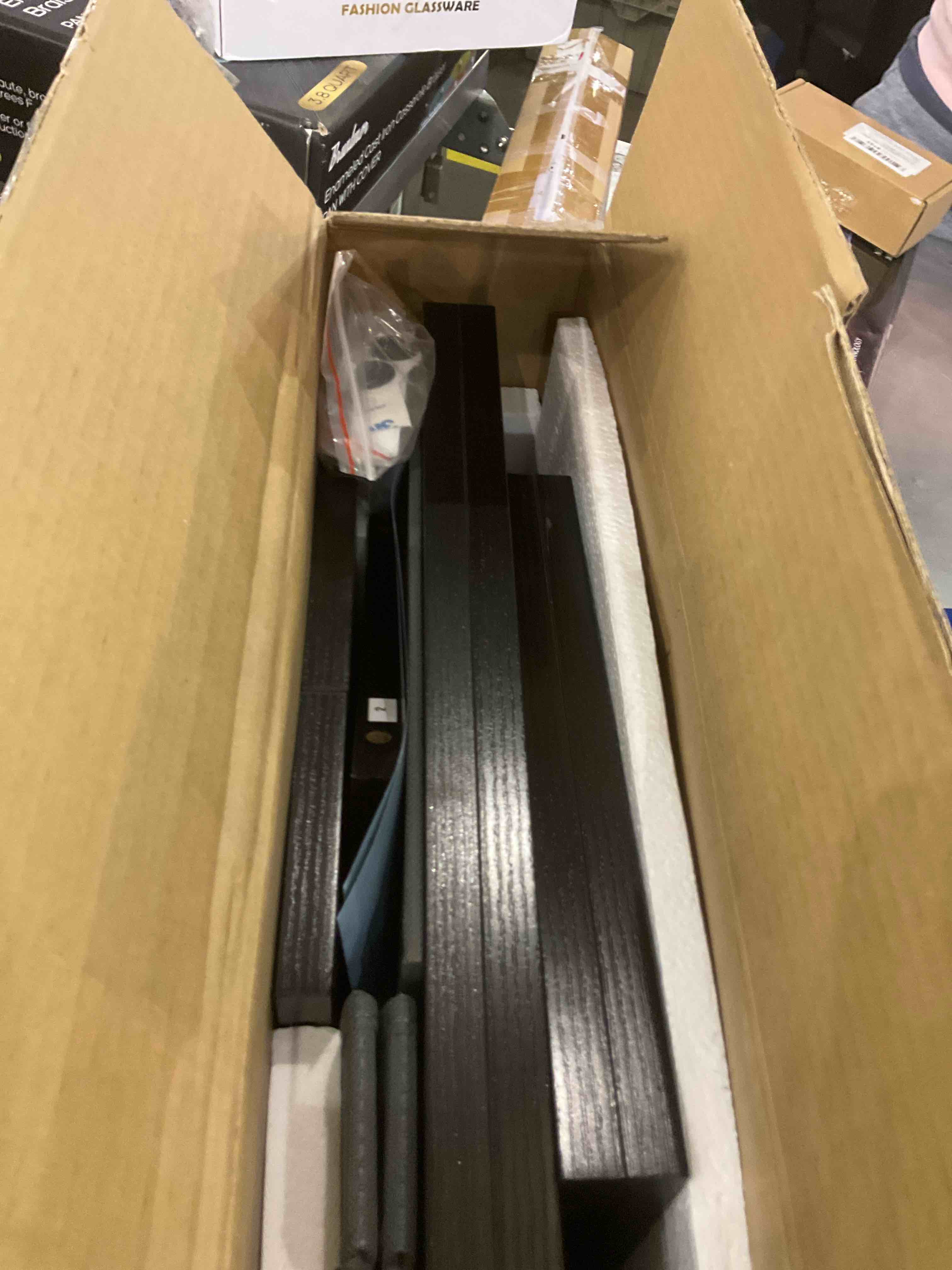 https://s3.amazonaws.com/lotting-images-prod/BargainHunt/EXS01093696_1708953901806.jpeg