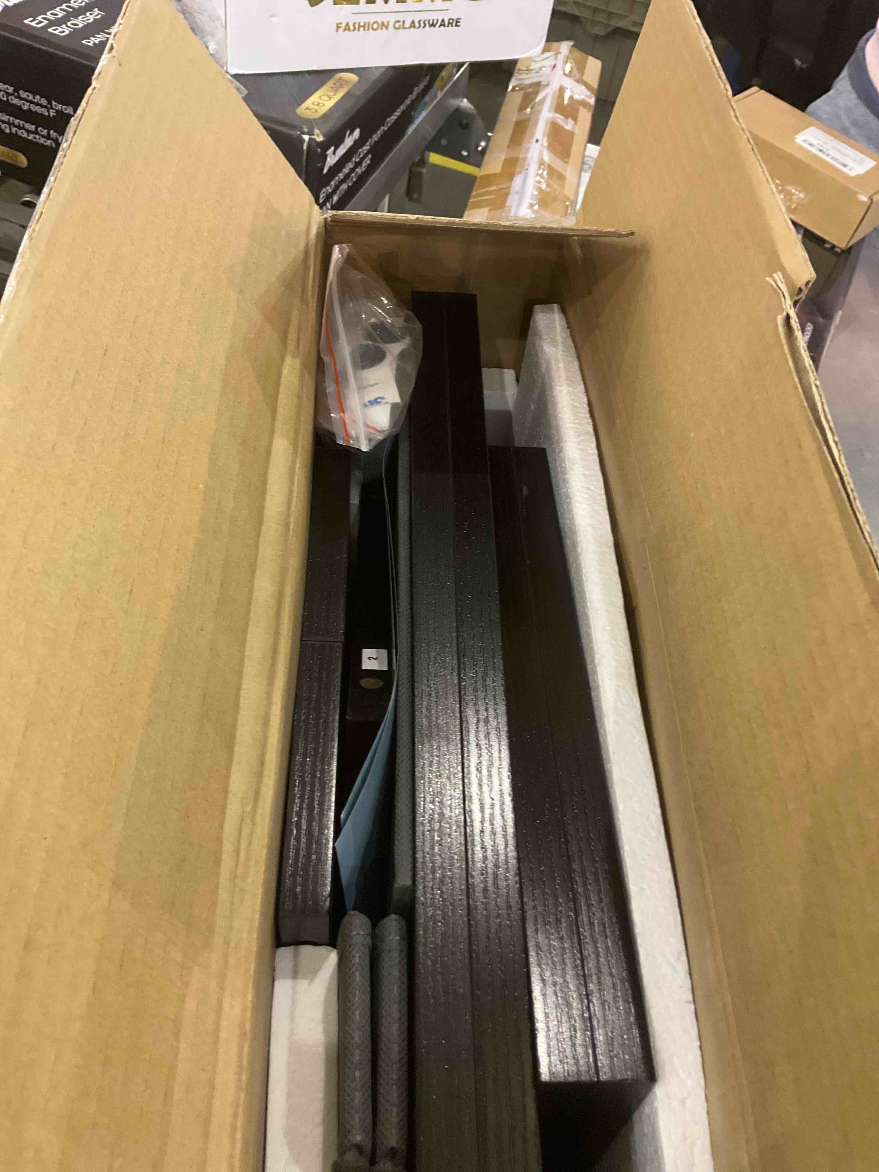 https://s3.amazonaws.com/lotting-images-prod/BargainHunt/EXS01093696_1708953902603.jpeg