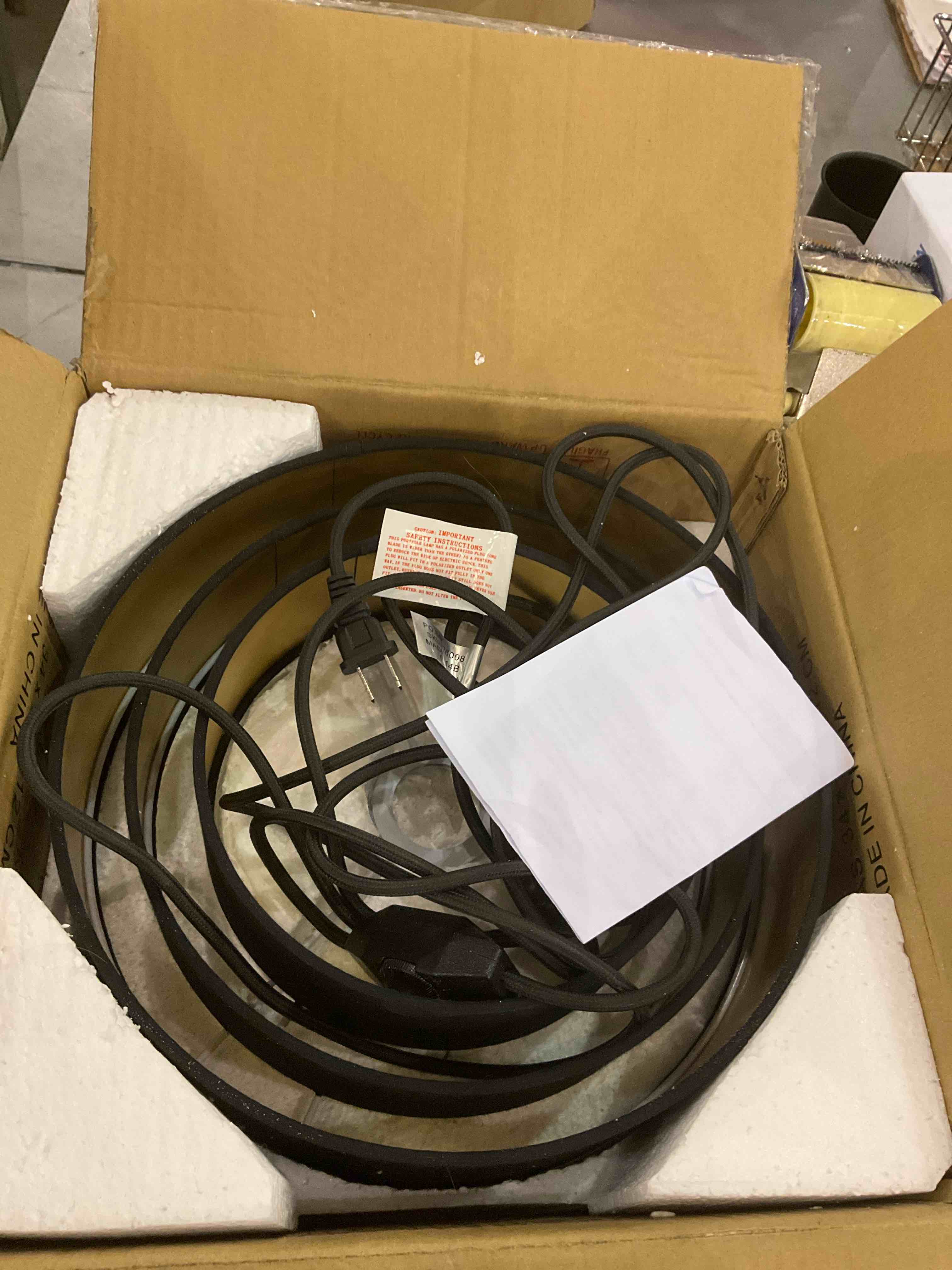 https://s3.amazonaws.com/lotting-images-prod/BargainHunt/EXS01093707_1708955203369.jpeg