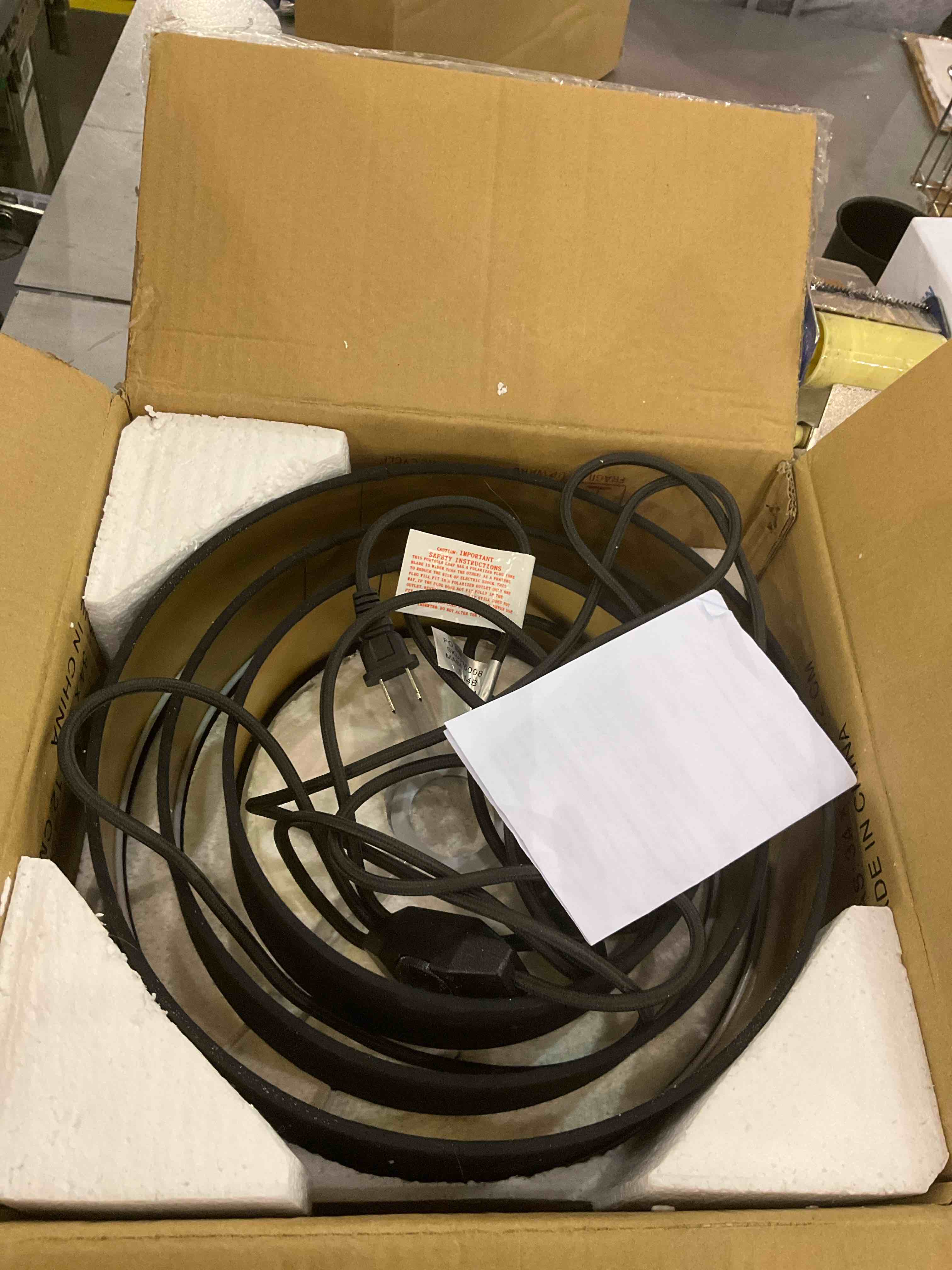 https://s3.amazonaws.com/lotting-images-prod/BargainHunt/EXS01093707_1708955204388.jpeg