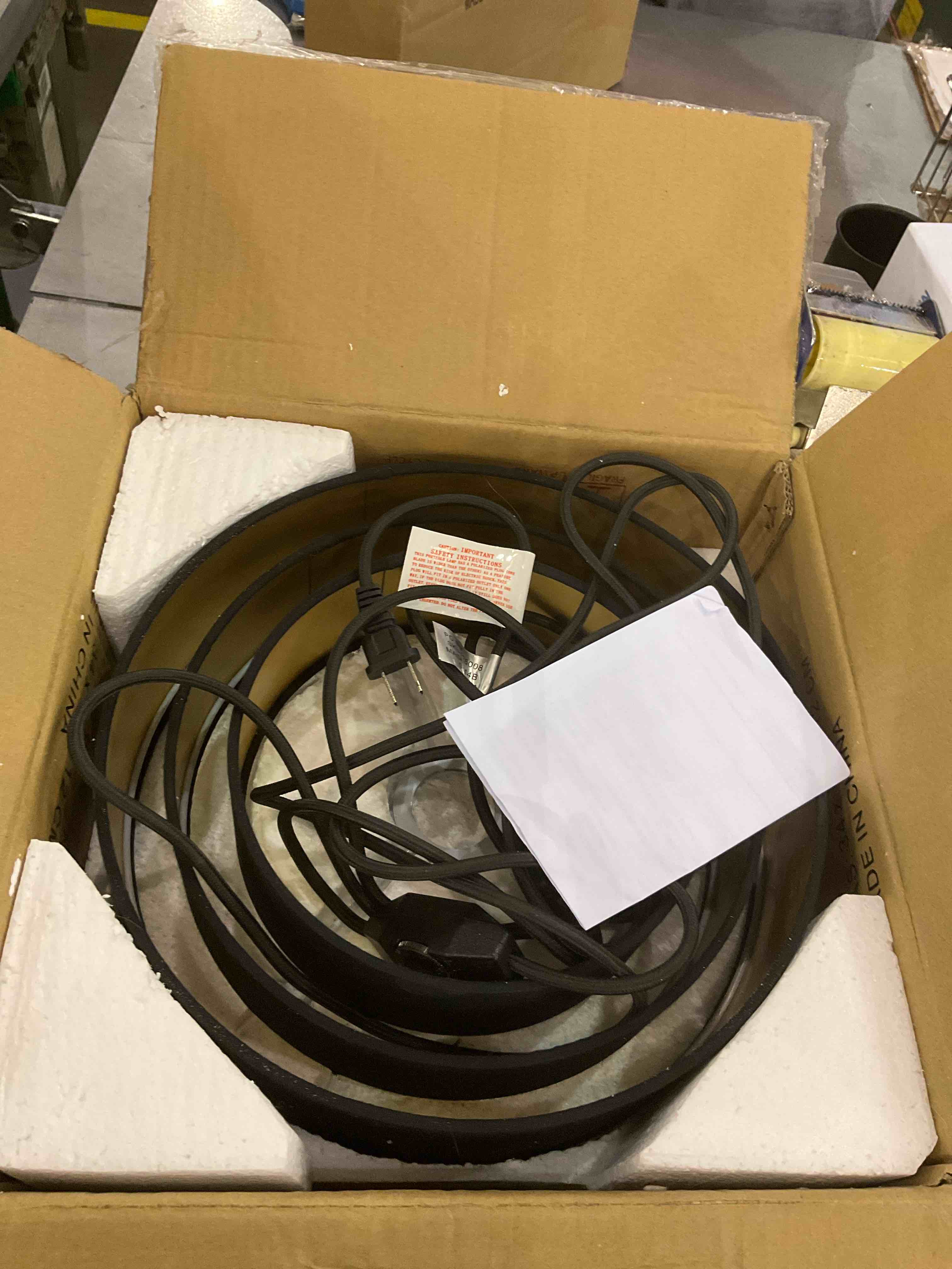https://s3.amazonaws.com/lotting-images-prod/BargainHunt/EXS01093707_1708955205408.jpeg