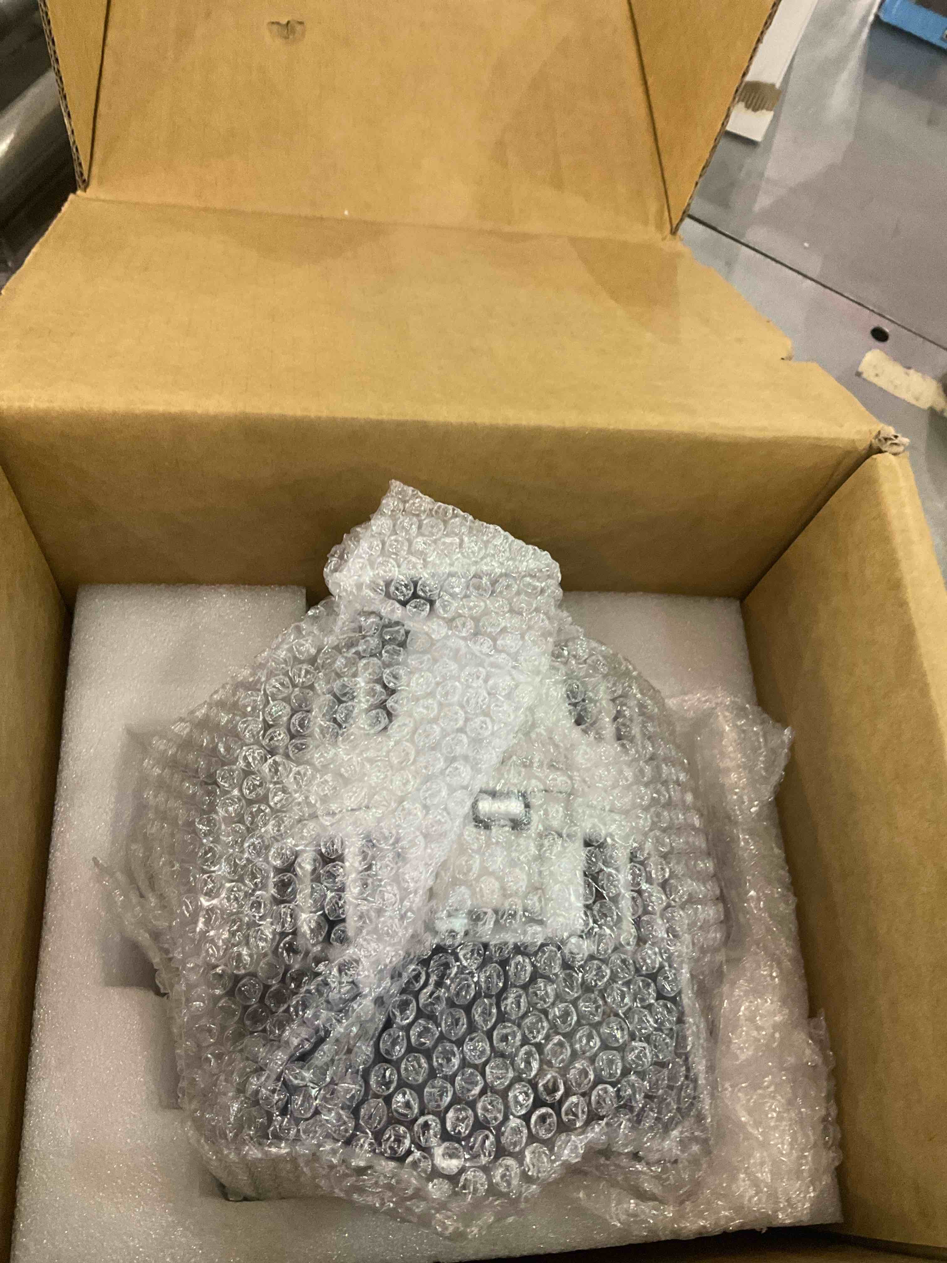 https://s3.amazonaws.com/lotting-images-prod/BargainHunt/EXS01093711_1708955588904.jpeg