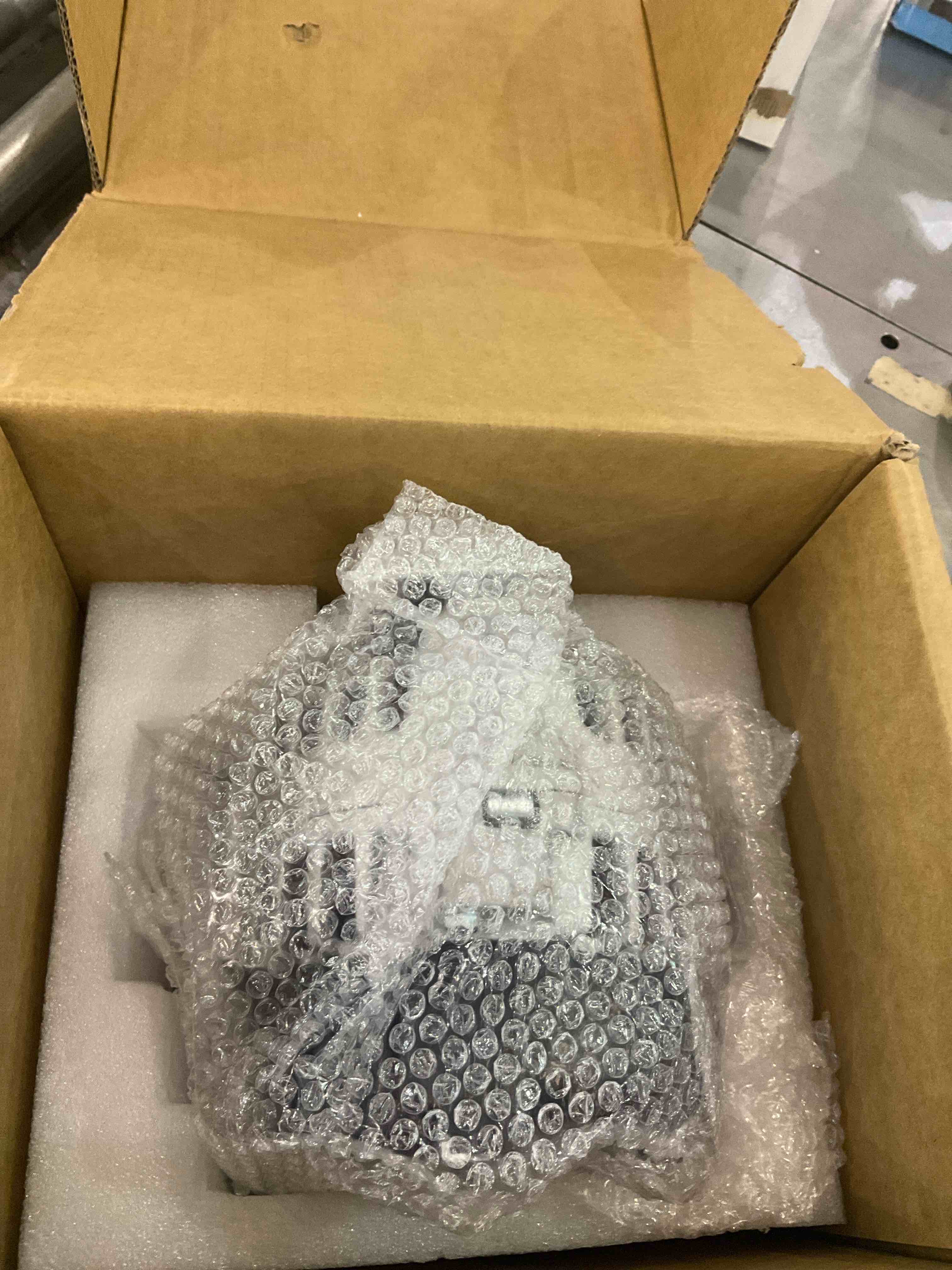 https://s3.amazonaws.com/lotting-images-prod/BargainHunt/EXS01093711_1708955589865.jpeg