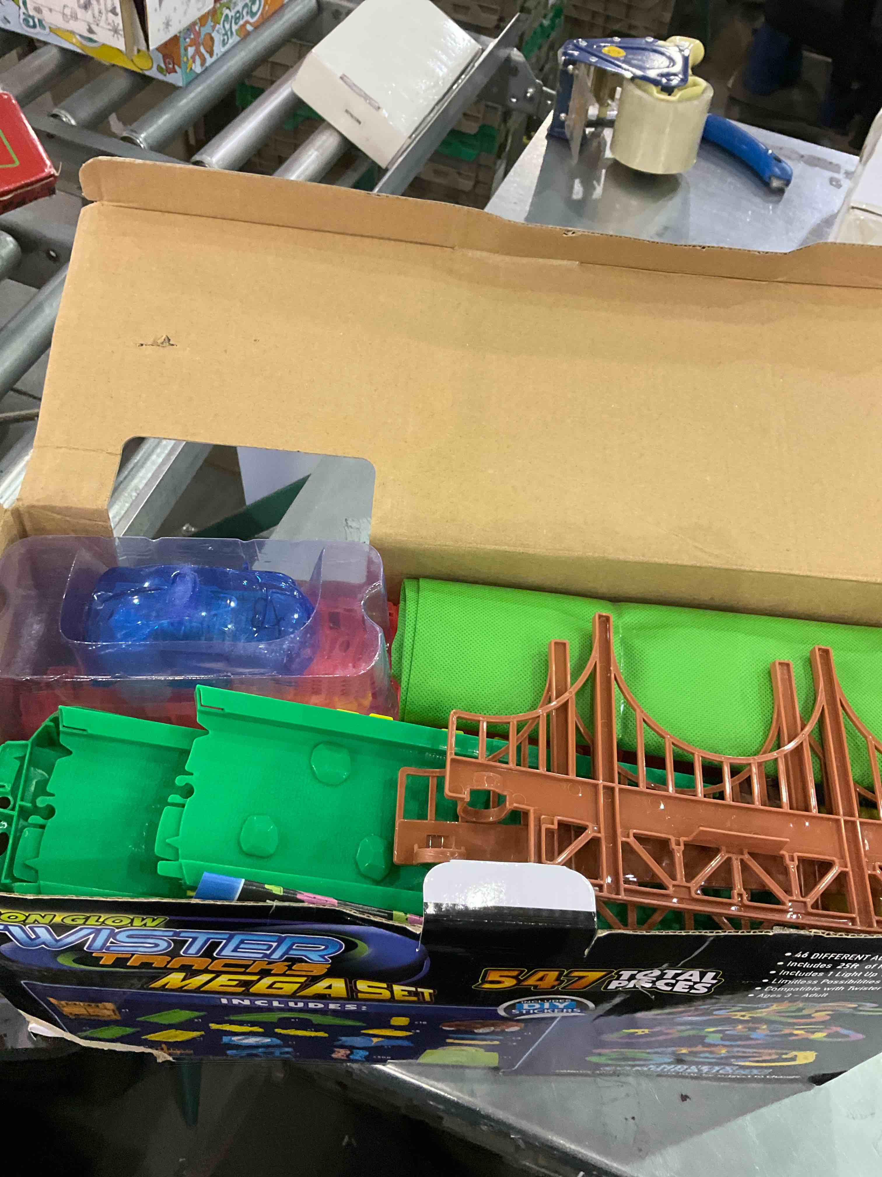 https://s3.amazonaws.com/lotting-images-prod/BargainHunt/EXS01093847_1709038488212.jpeg