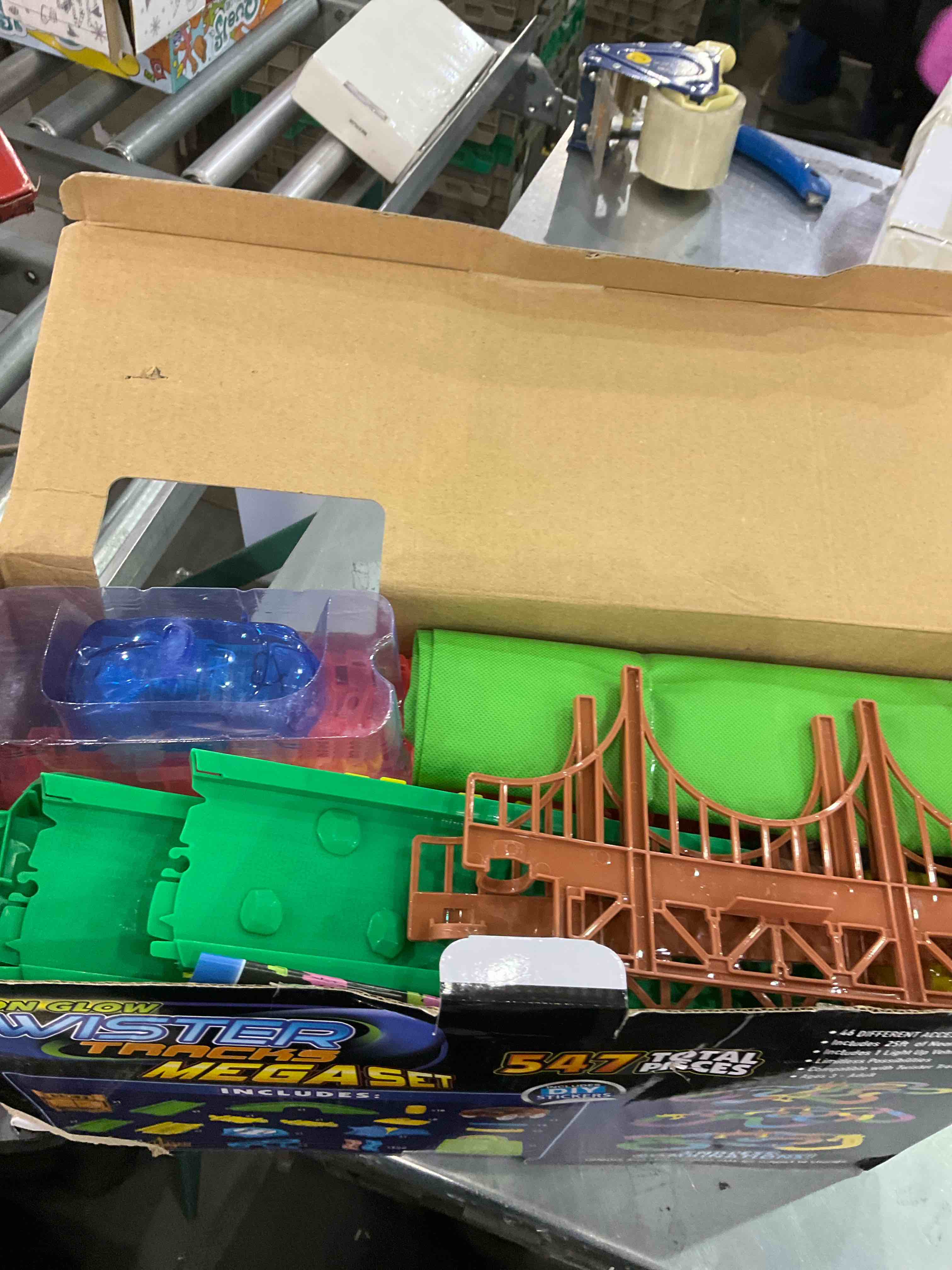 https://s3.amazonaws.com/lotting-images-prod/BargainHunt/EXS01093847_1709038489160.jpeg