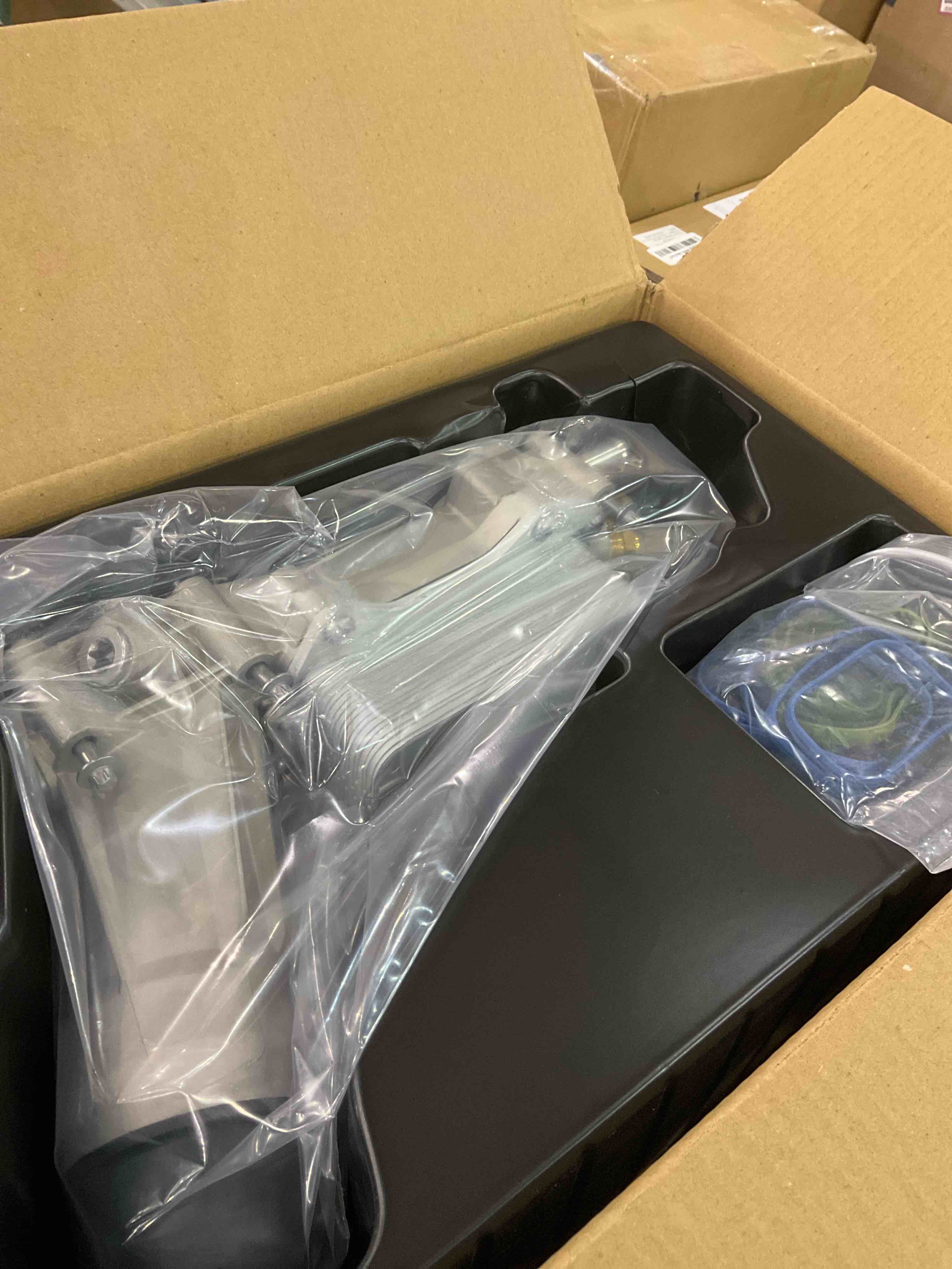 https://s3.amazonaws.com/lotting-images-prod/BargainHunt/EXS01093873_1709041618445.jpeg
