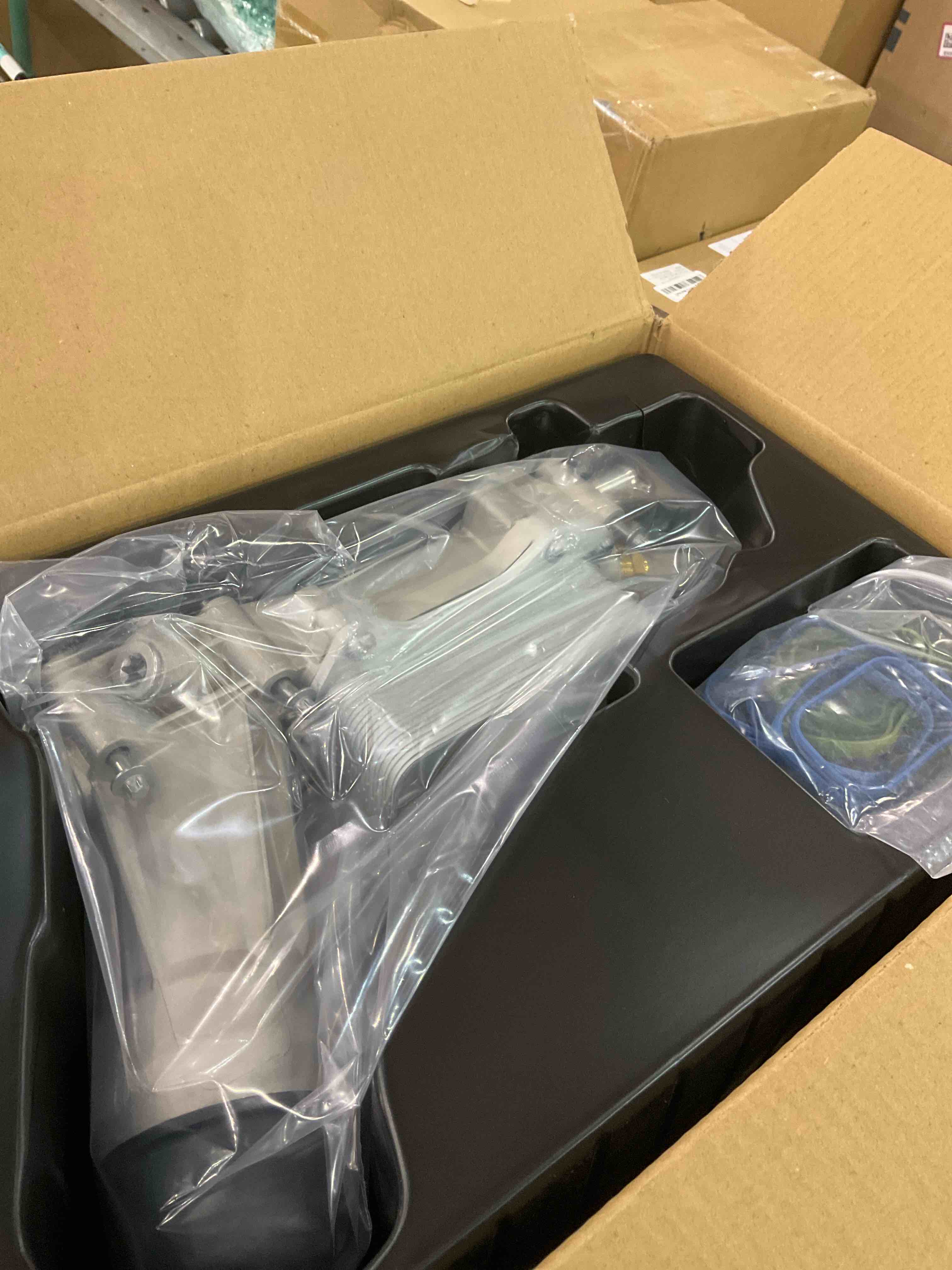 https://s3.amazonaws.com/lotting-images-prod/BargainHunt/EXS01093873_1709041619603.jpeg
