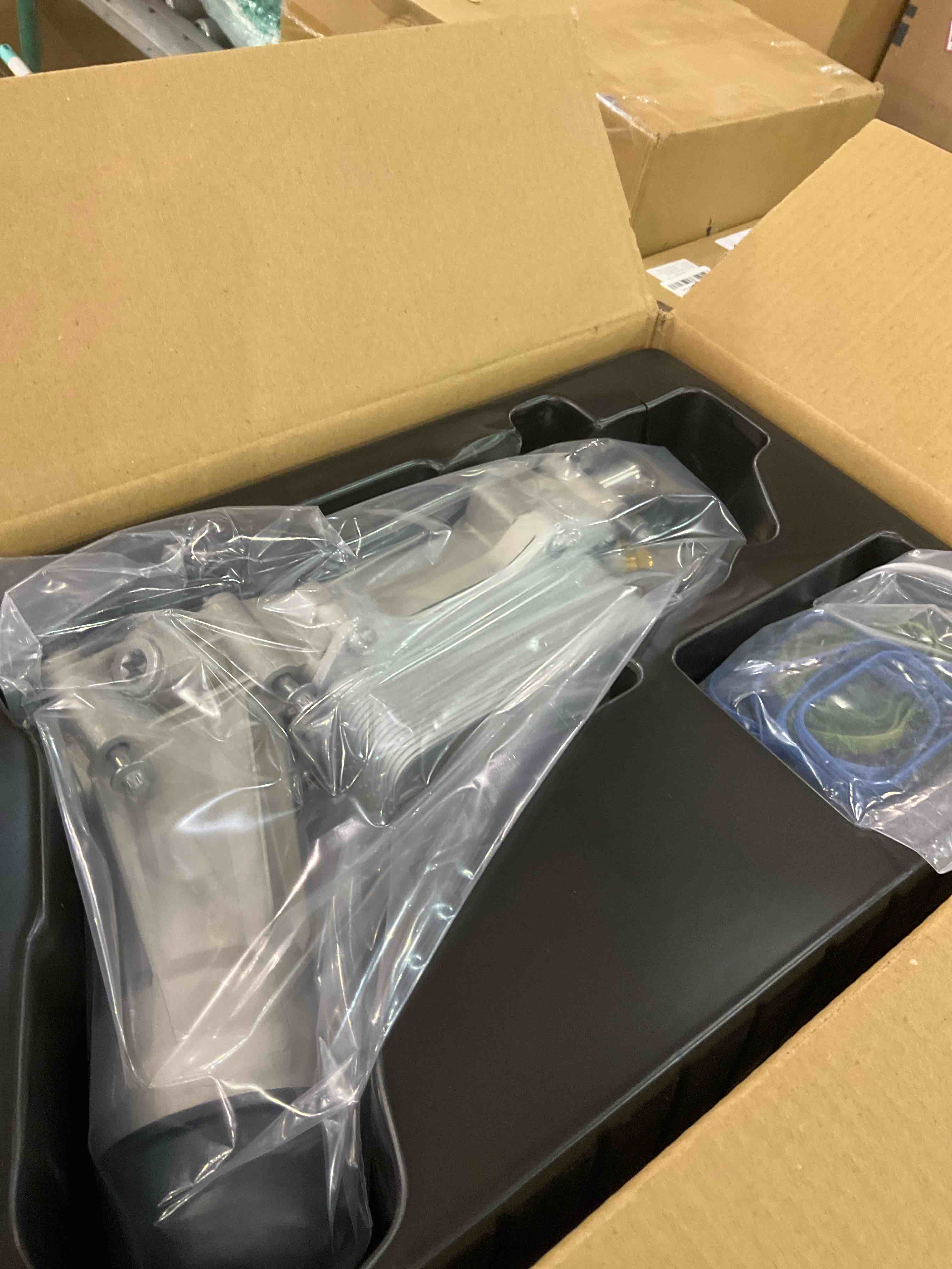 https://s3.amazonaws.com/lotting-images-prod/BargainHunt/EXS01093873_1709041620752.jpeg