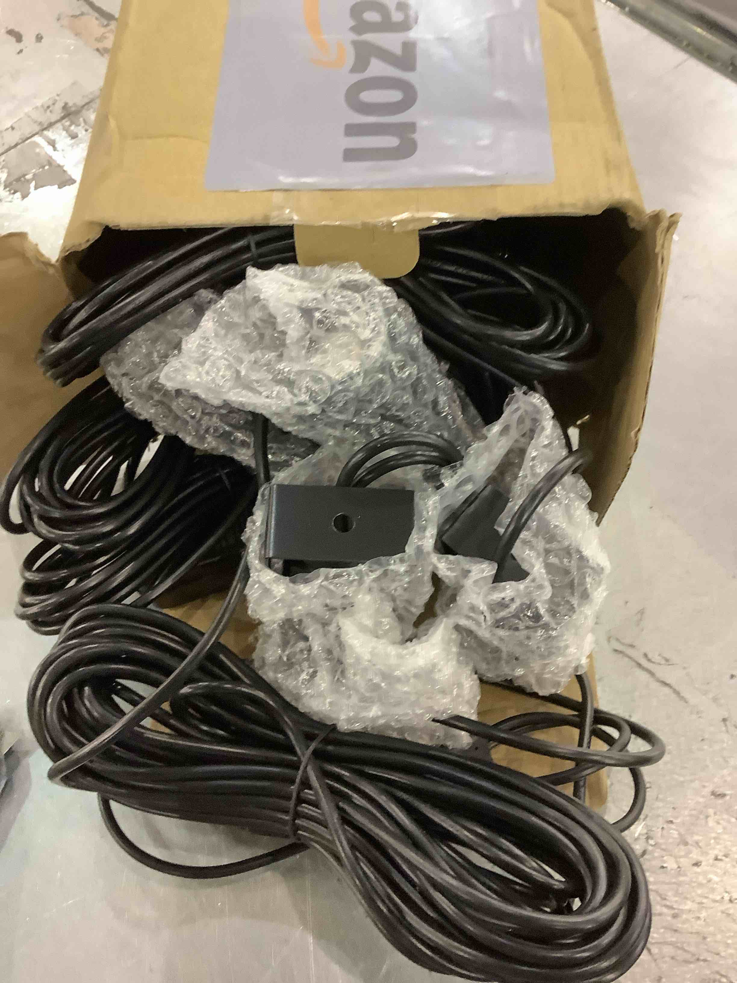 https://s3.amazonaws.com/lotting-images-prod/BargainHunt/EXS01094177_1708950928654.jpeg