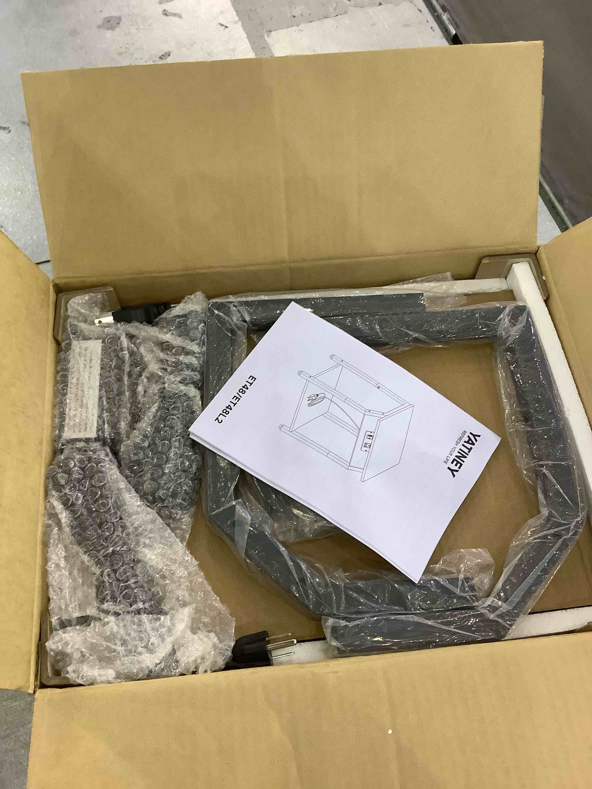 https://s3.amazonaws.com/lotting-images-prod/BargainHunt/EXS01094218_1708954864630.jpeg