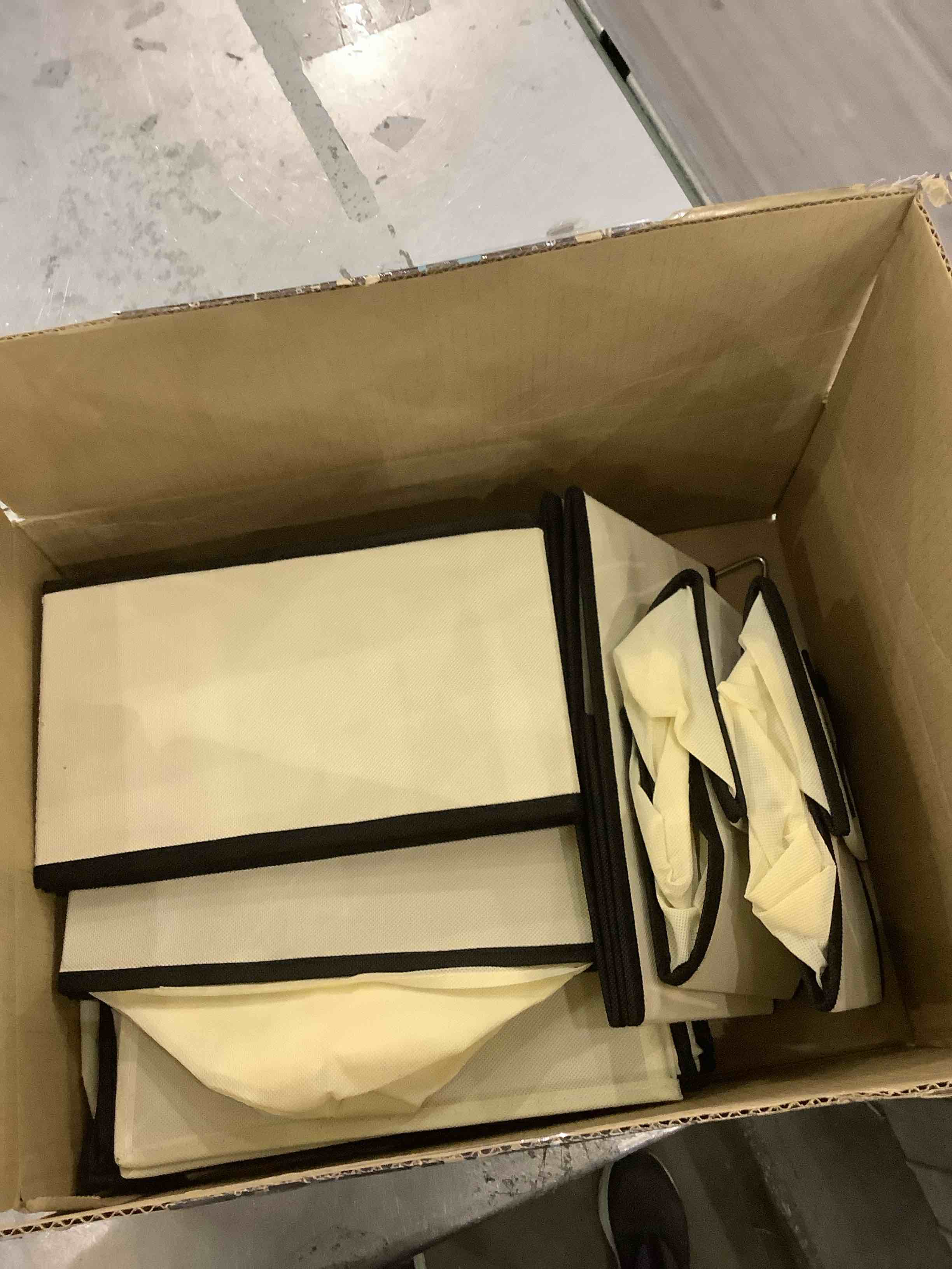 https://s3.amazonaws.com/lotting-images-prod/BargainHunt/EXS01094220_1708955026978.jpeg