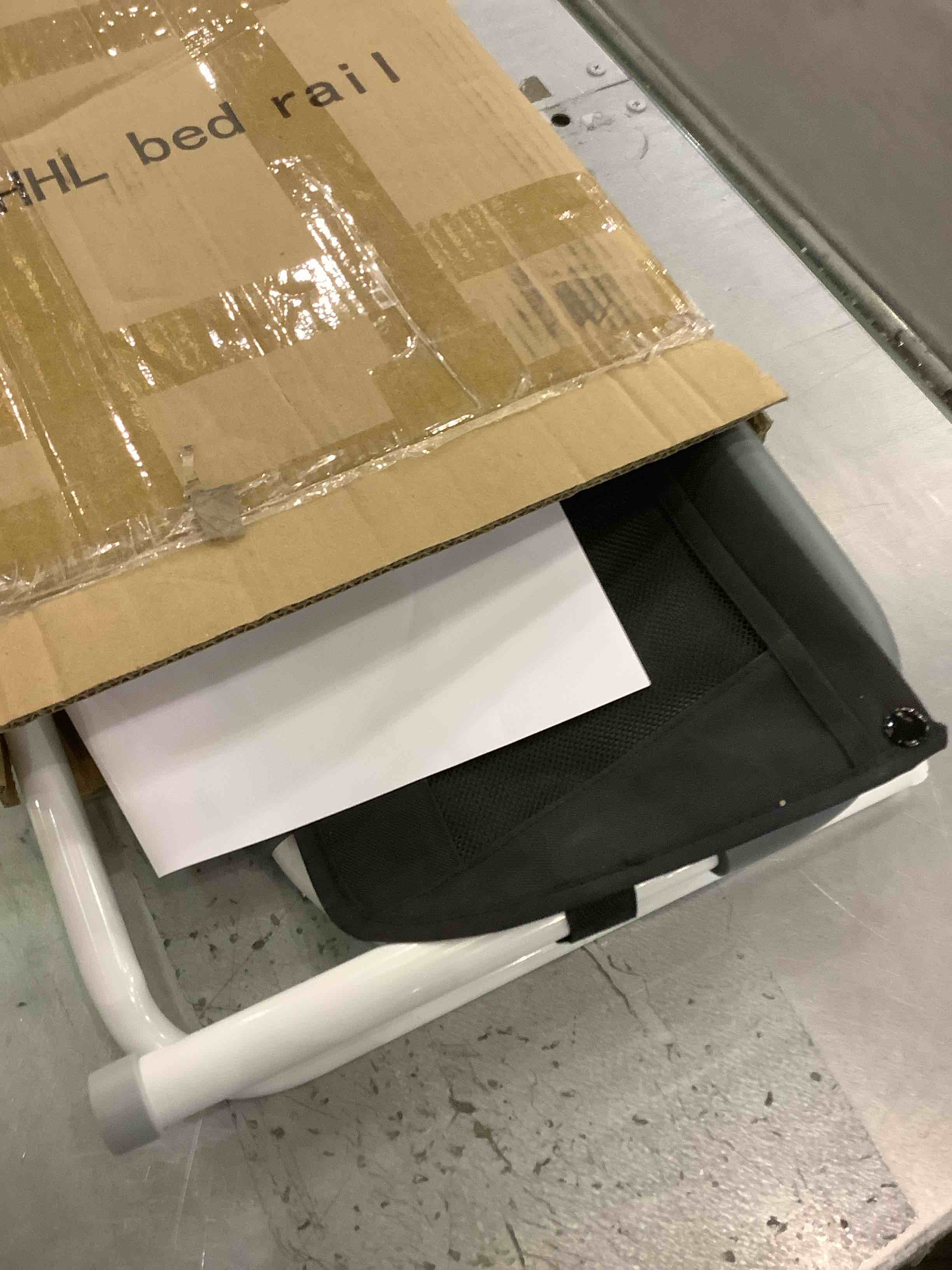 https://s3.amazonaws.com/lotting-images-prod/BargainHunt/EXS01094223_1708955237545.jpeg