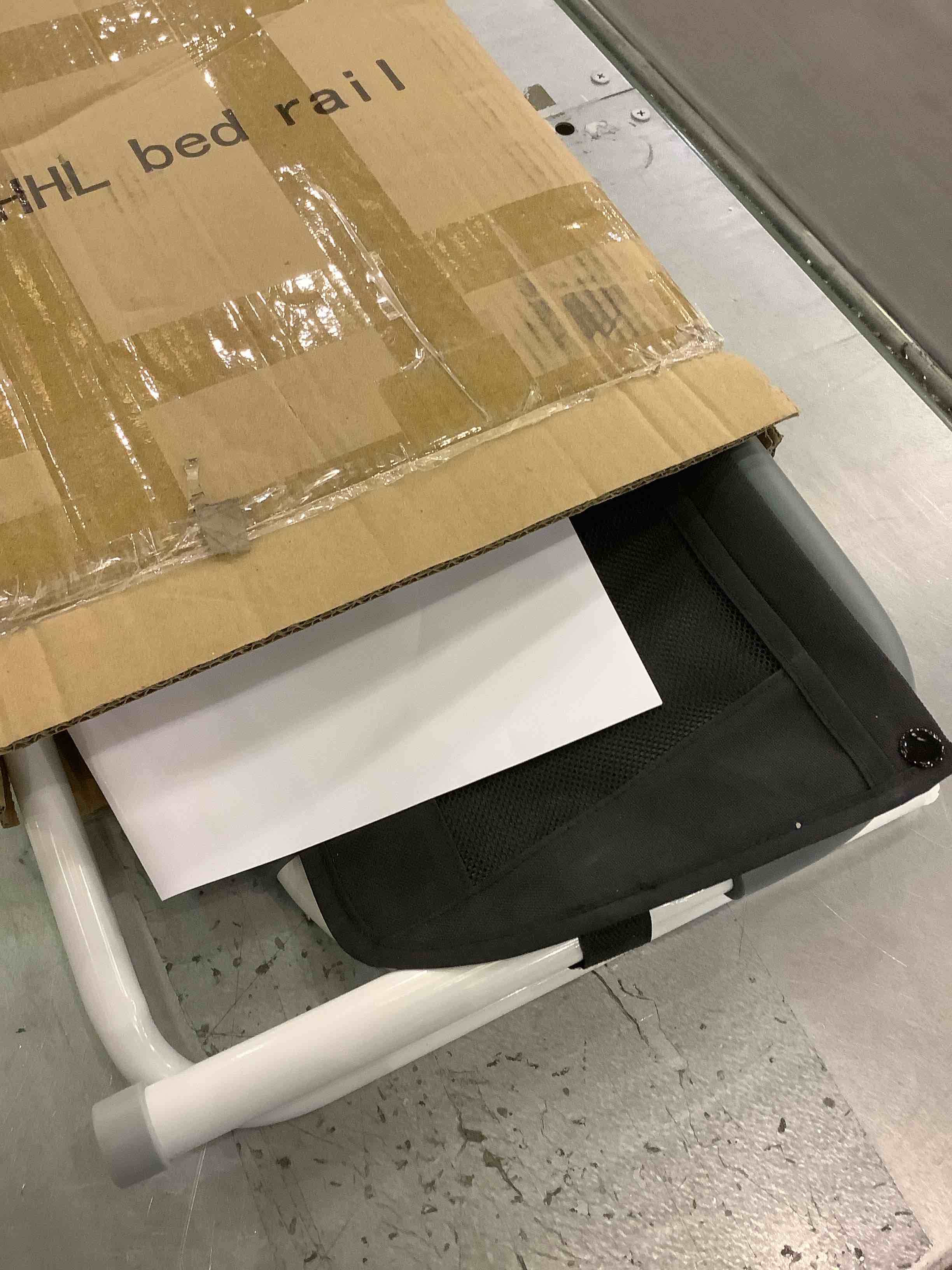 https://s3.amazonaws.com/lotting-images-prod/BargainHunt/EXS01094223_1708955238641.jpeg