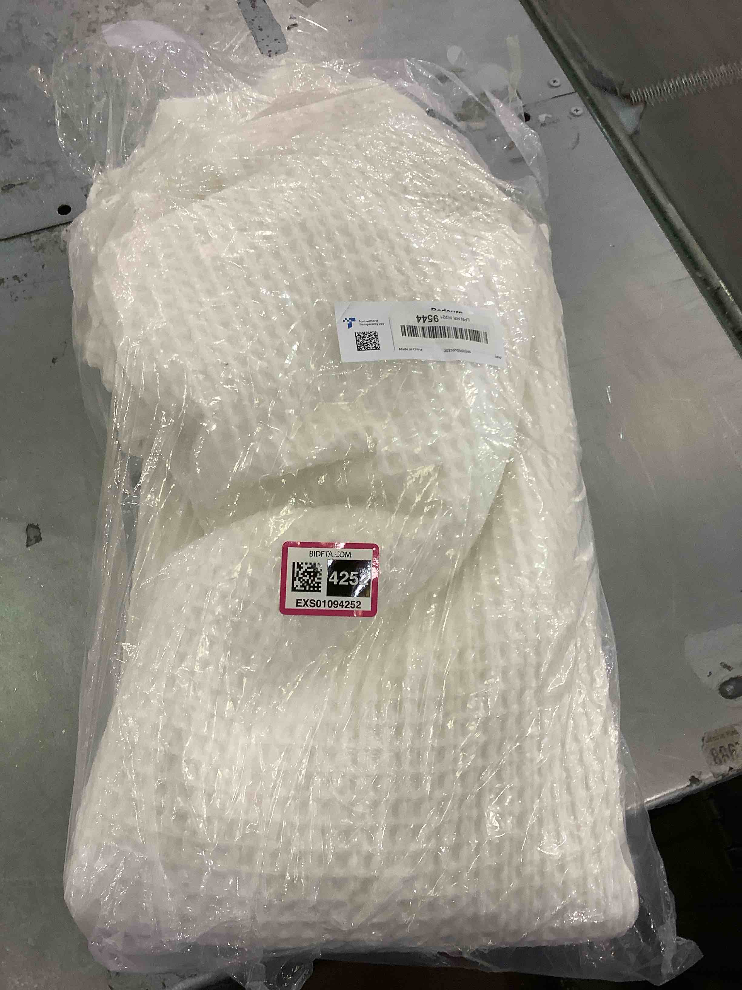 https://s3.amazonaws.com/lotting-images-prod/BargainHunt/EXS01094252_1708958870584.jpeg
