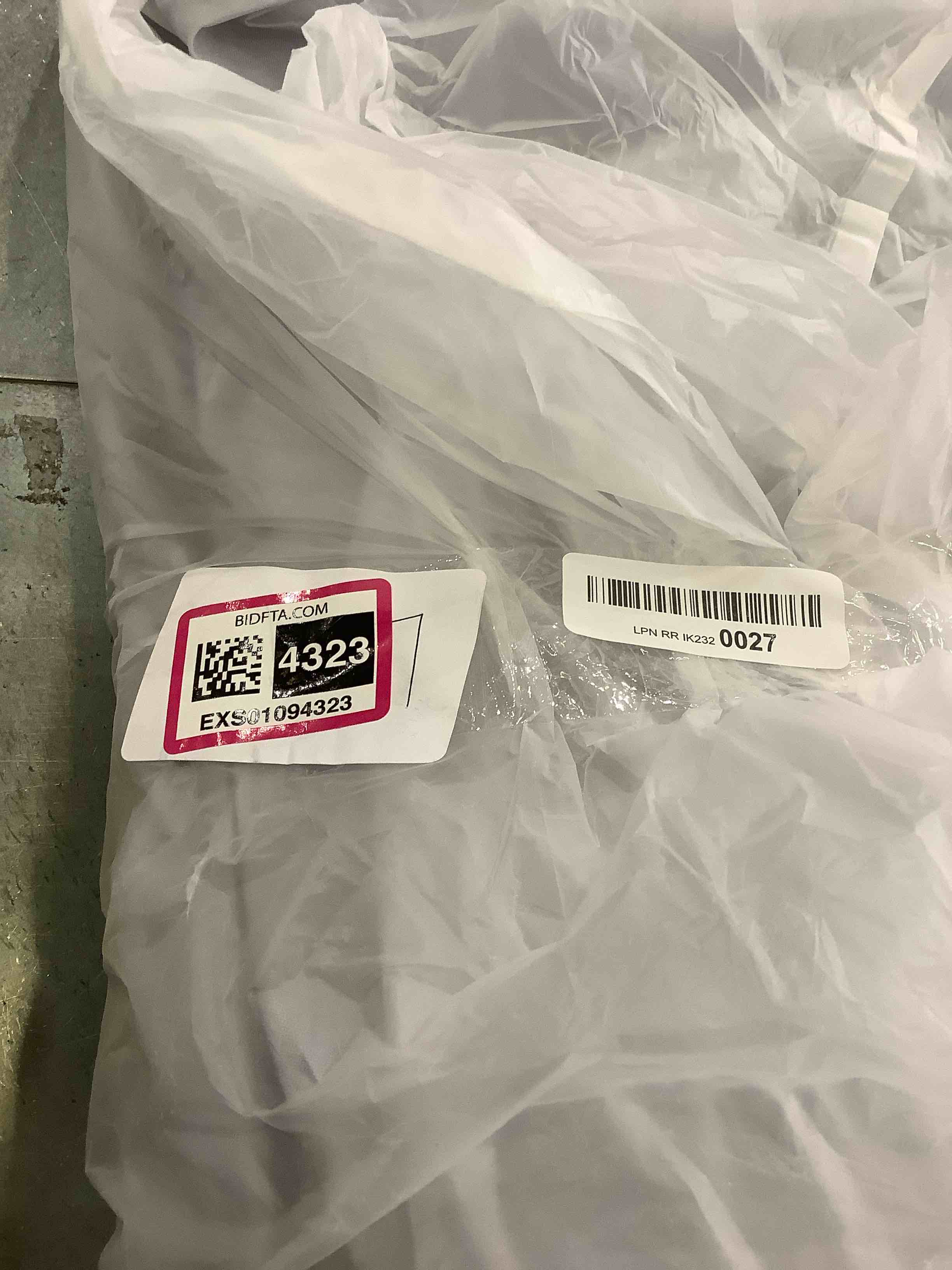 https://s3.amazonaws.com/lotting-images-prod/BargainHunt/EXS01094323_1708964112421.jpeg