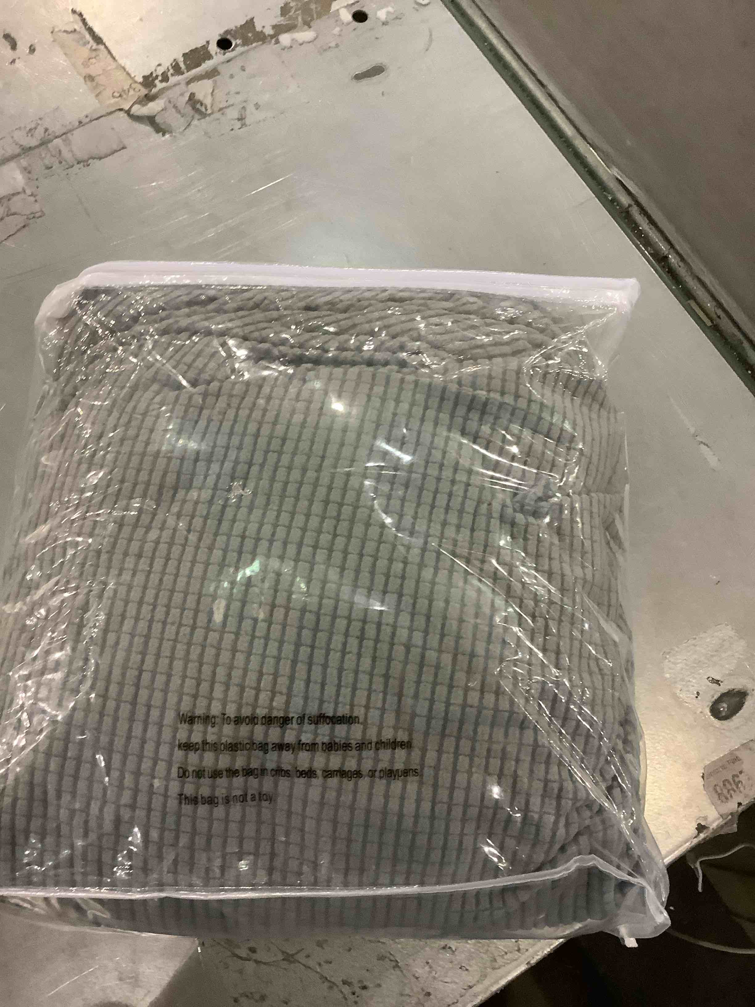 https://s3.amazonaws.com/lotting-images-prod/BargainHunt/EXS01094384_1709039299369.jpeg