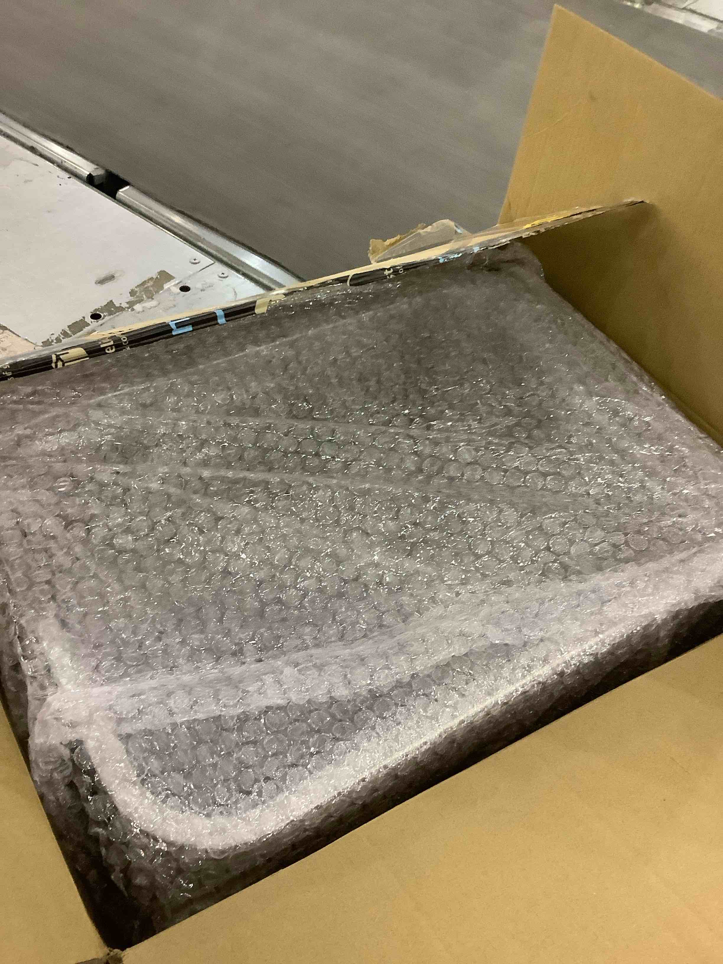 https://s3.amazonaws.com/lotting-images-prod/BargainHunt/EXS01094406_1709040546520.jpeg