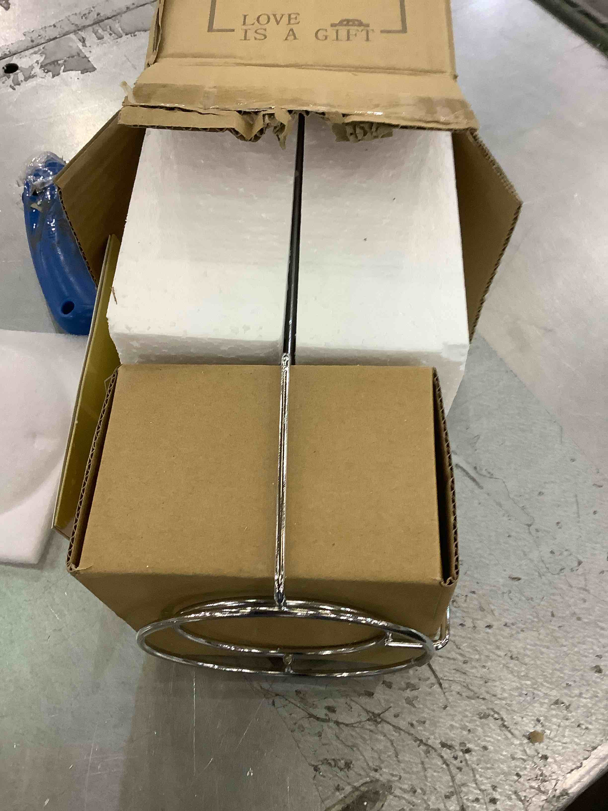 https://s3.amazonaws.com/lotting-images-prod/BargainHunt/EXS01094457_1709046638233.jpeg