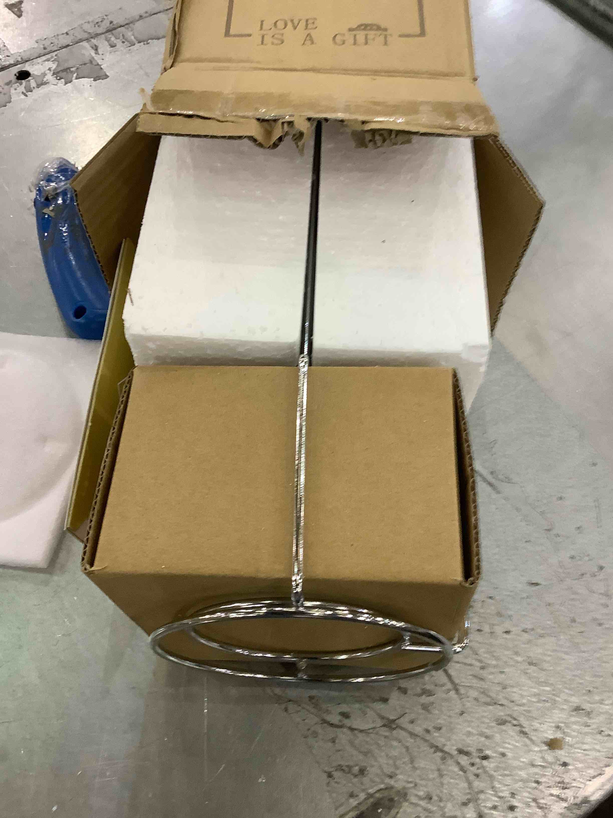 https://s3.amazonaws.com/lotting-images-prod/BargainHunt/EXS01094457_1709046639057.jpeg