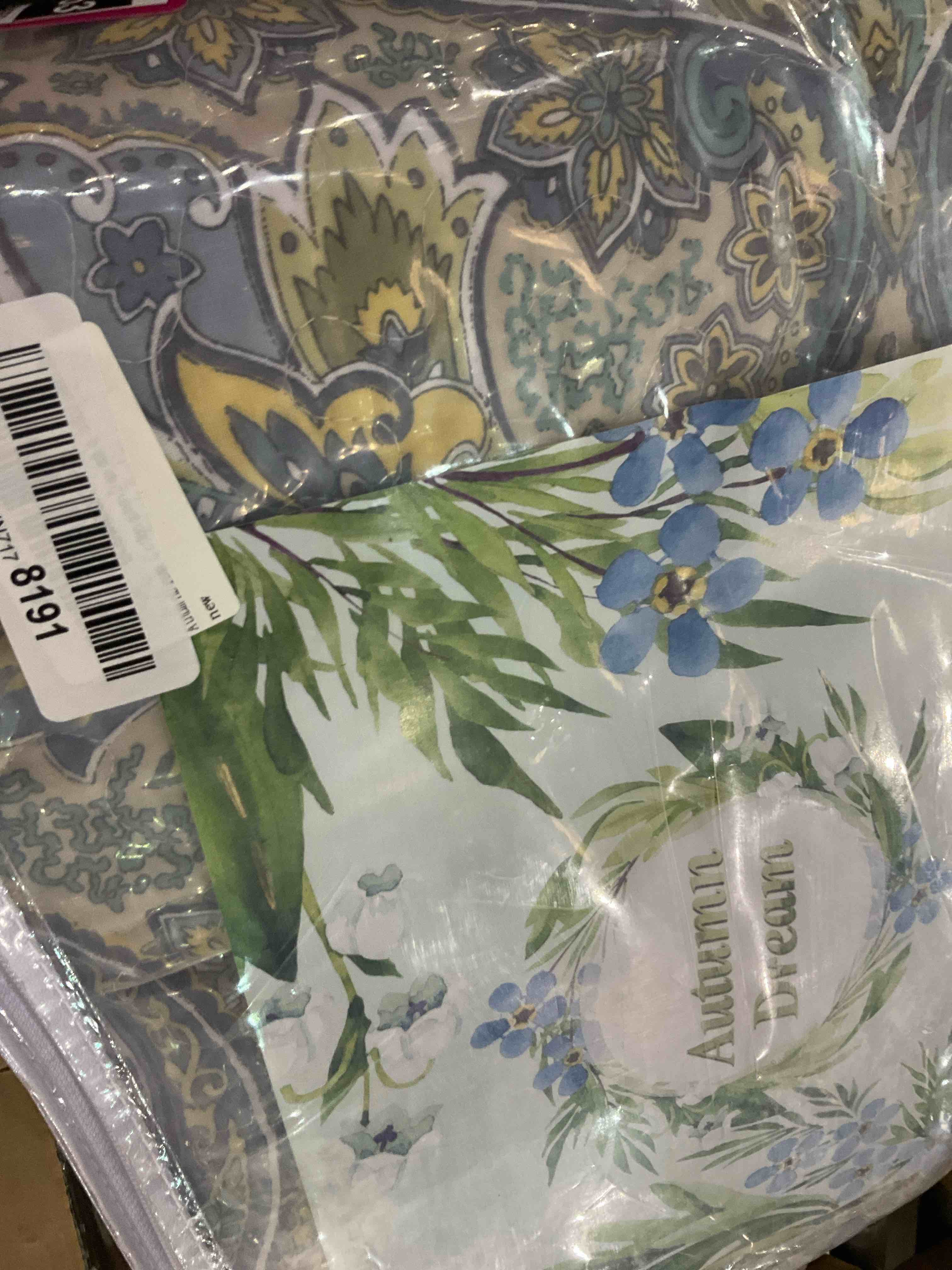 https://s3.amazonaws.com/lotting-images-prod/BargainHunt/EXS01094653_1709046639478.jpeg