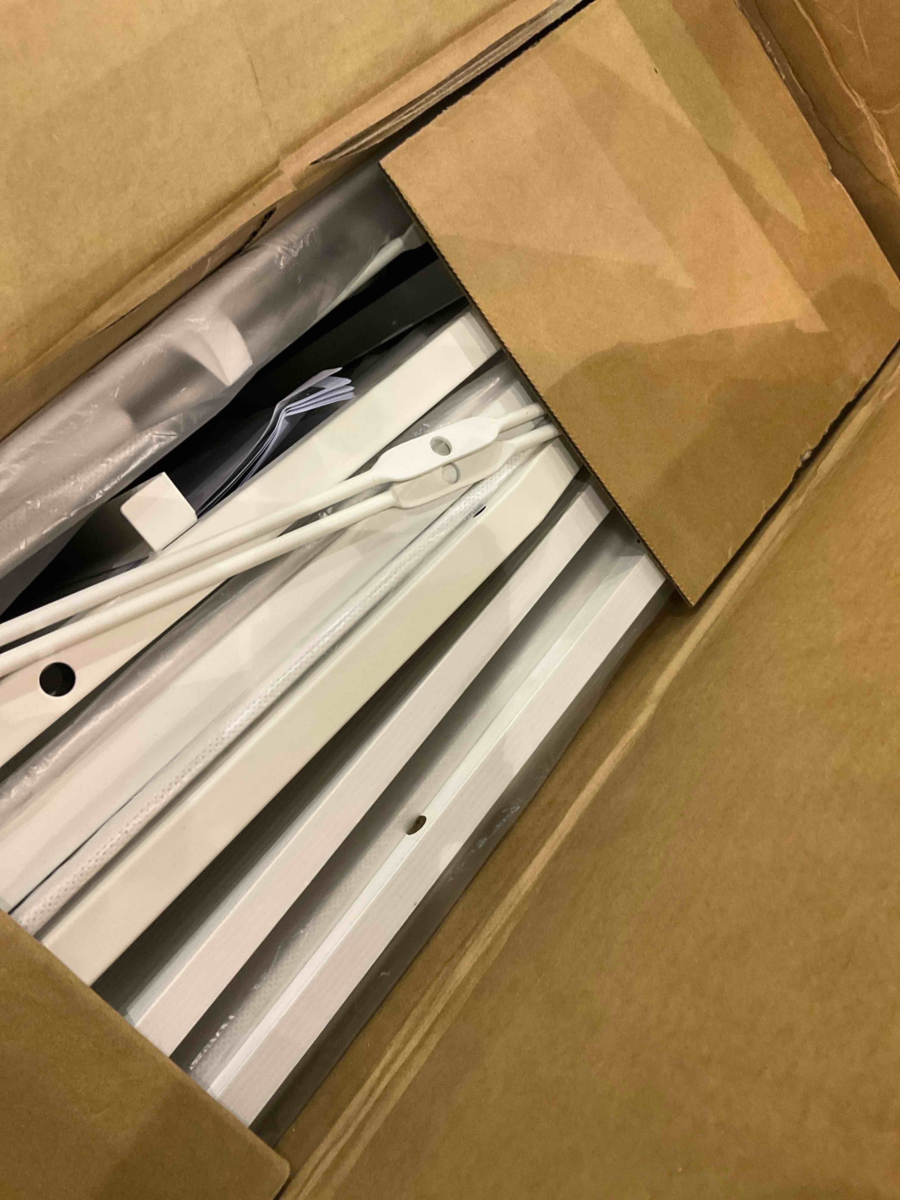 https://s3.amazonaws.com/lotting-images-prod/BargainHunt/EXS01095034_1708520913812.jpeg