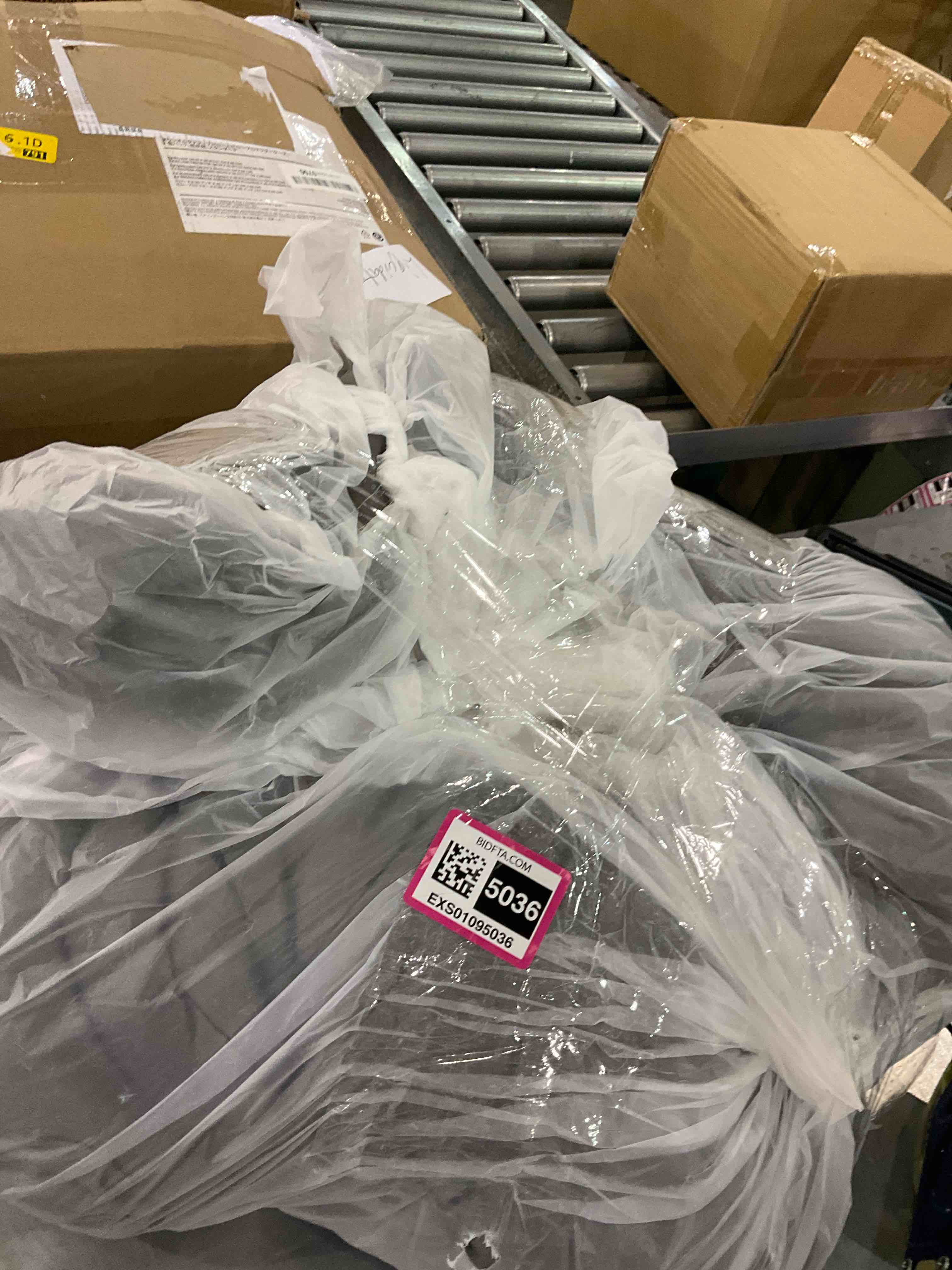 https://s3.amazonaws.com/lotting-images-prod/BargainHunt/EXS01095036_1708521281208.jpeg