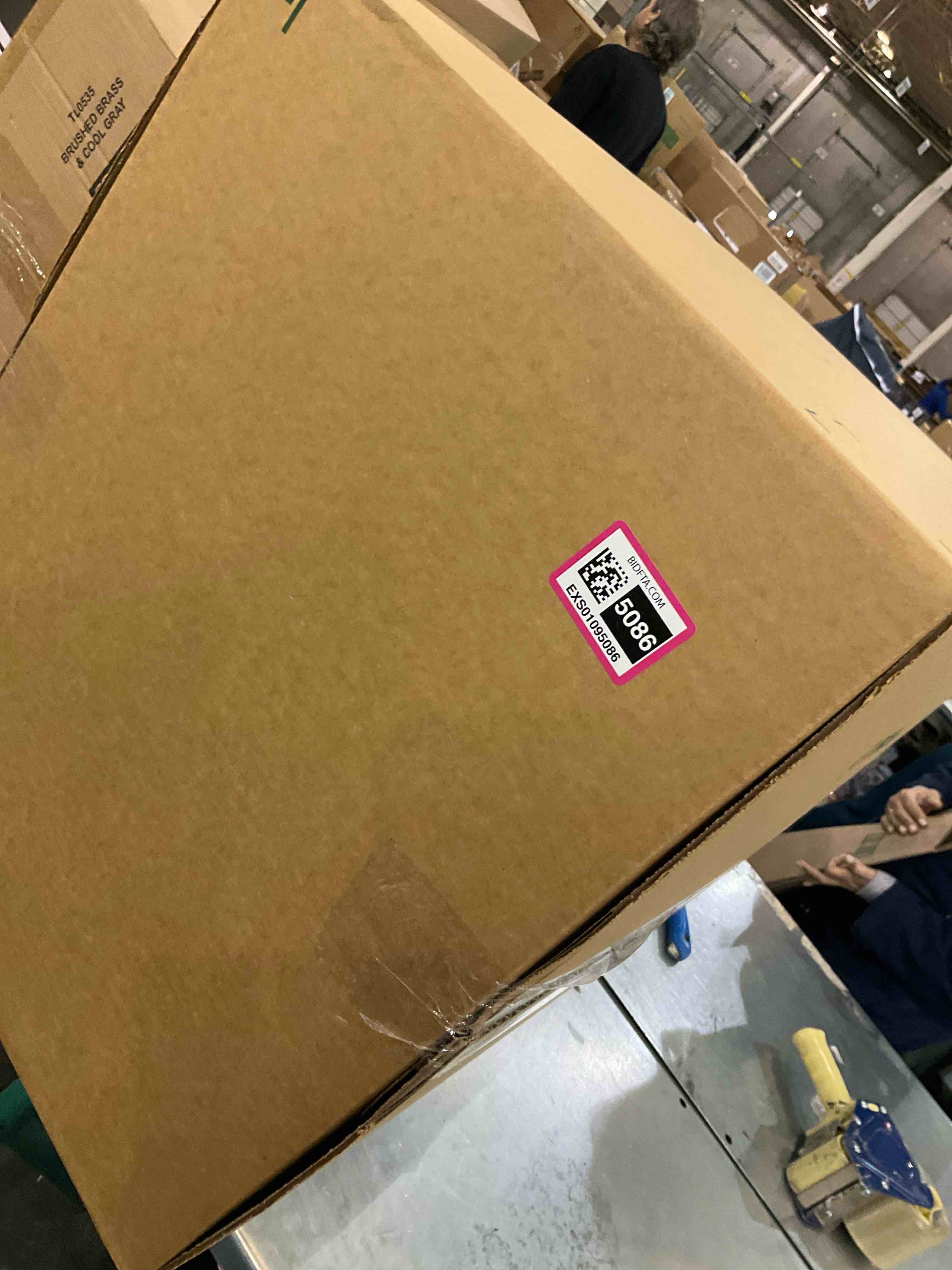 https://s3.amazonaws.com/lotting-images-prod/BargainHunt/EXS01095086_1708530953925.jpeg