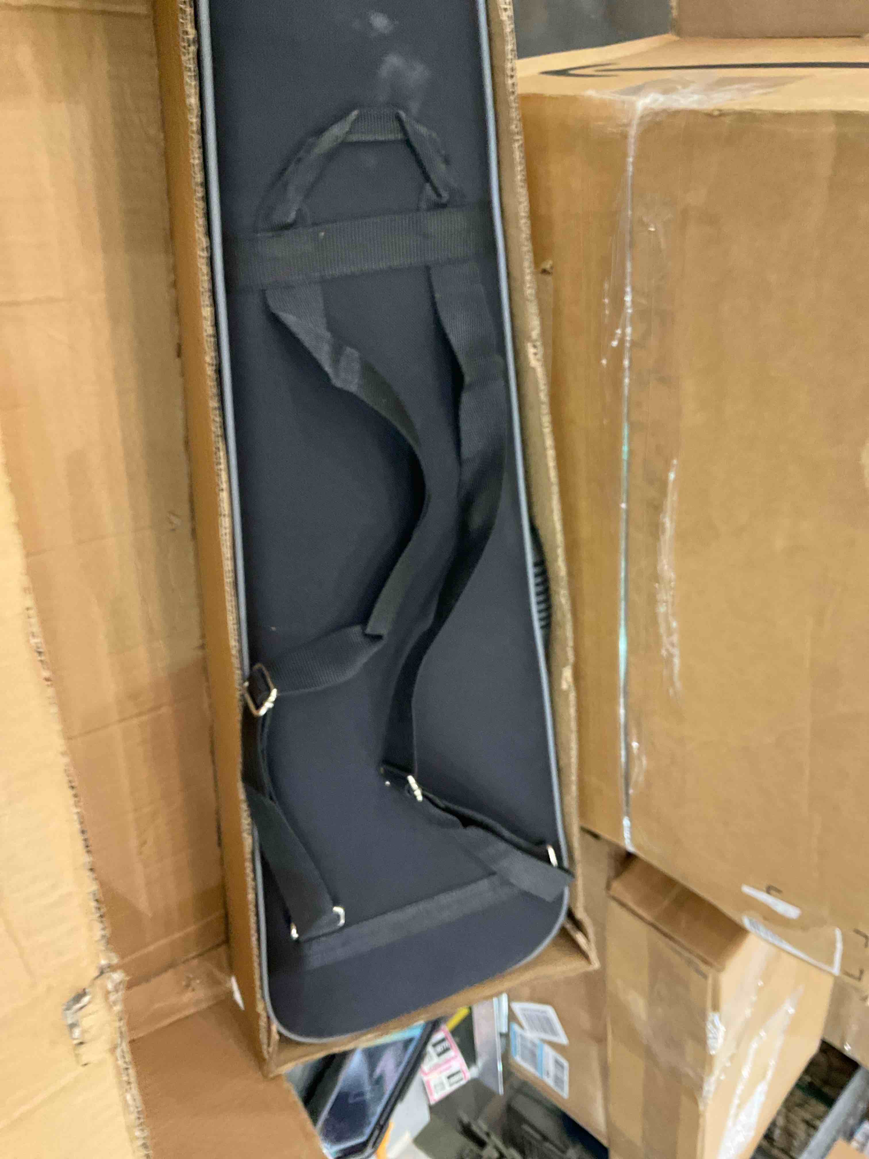 https://s3.amazonaws.com/lotting-images-prod/BargainHunt/EXS01095094_1708531937432.jpeg