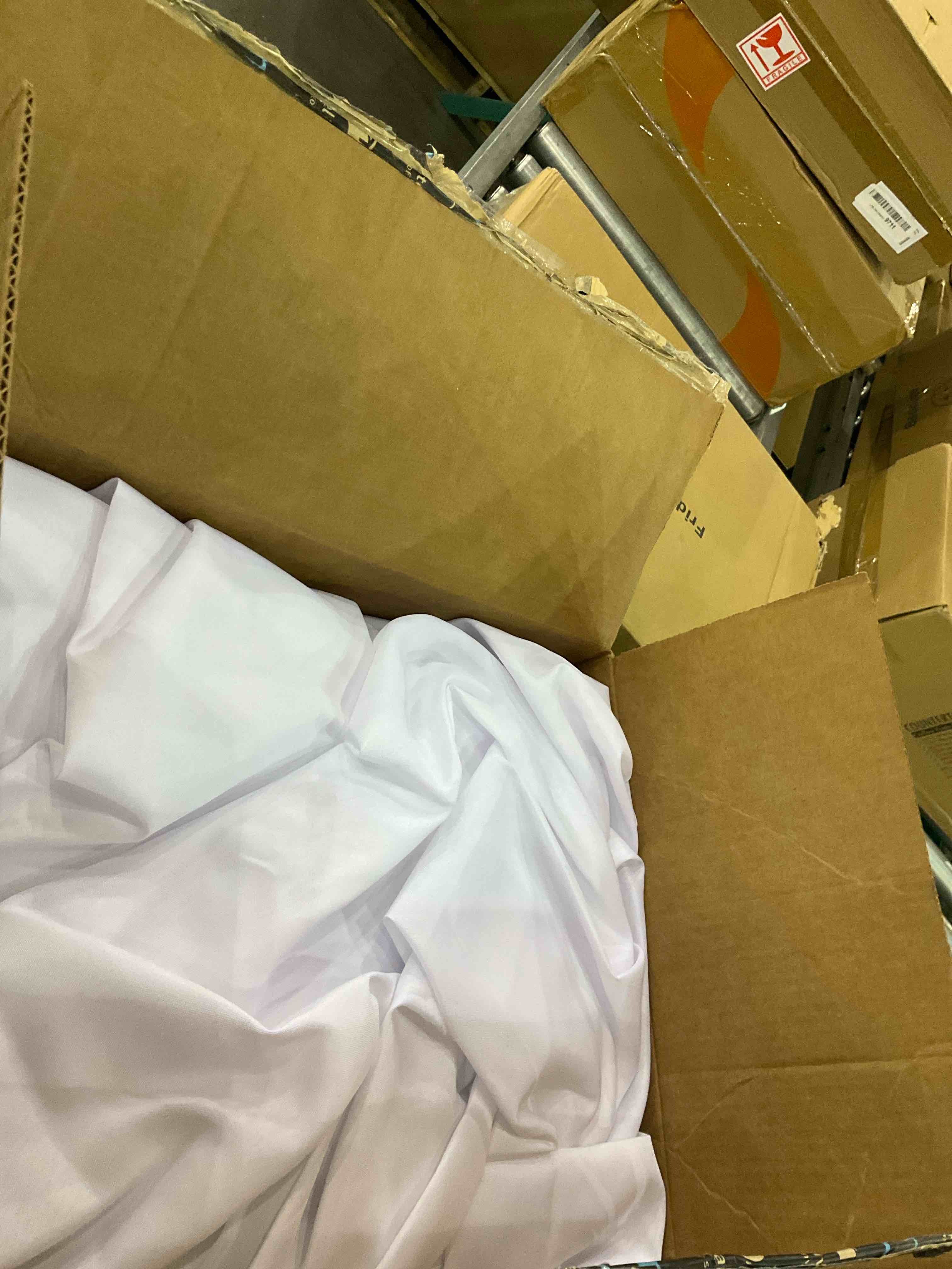 https://s3.amazonaws.com/lotting-images-prod/BargainHunt/EXS01095166_1708607120057.jpeg