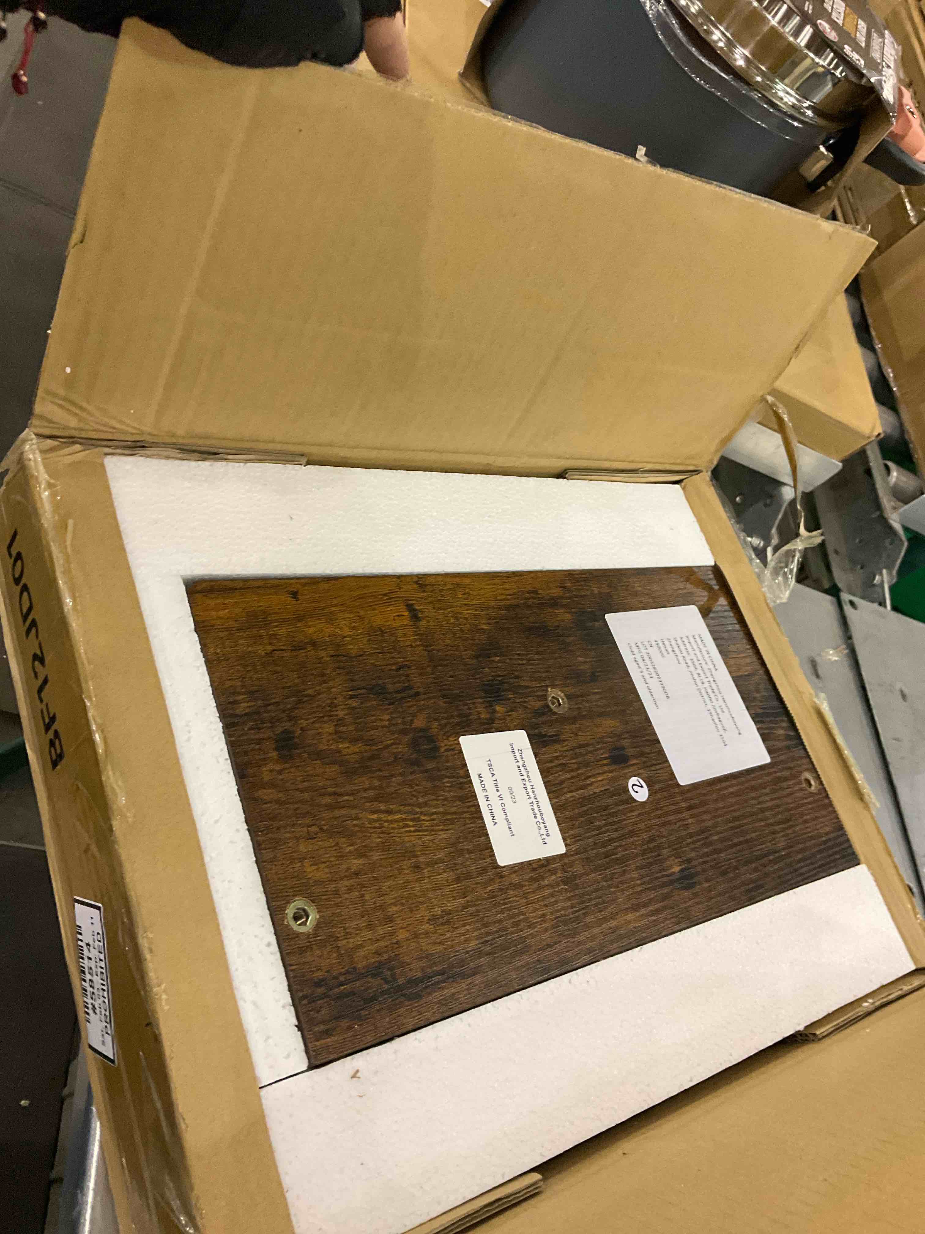 https://s3.amazonaws.com/lotting-images-prod/BargainHunt/EXS01095185_1708608673108.jpeg