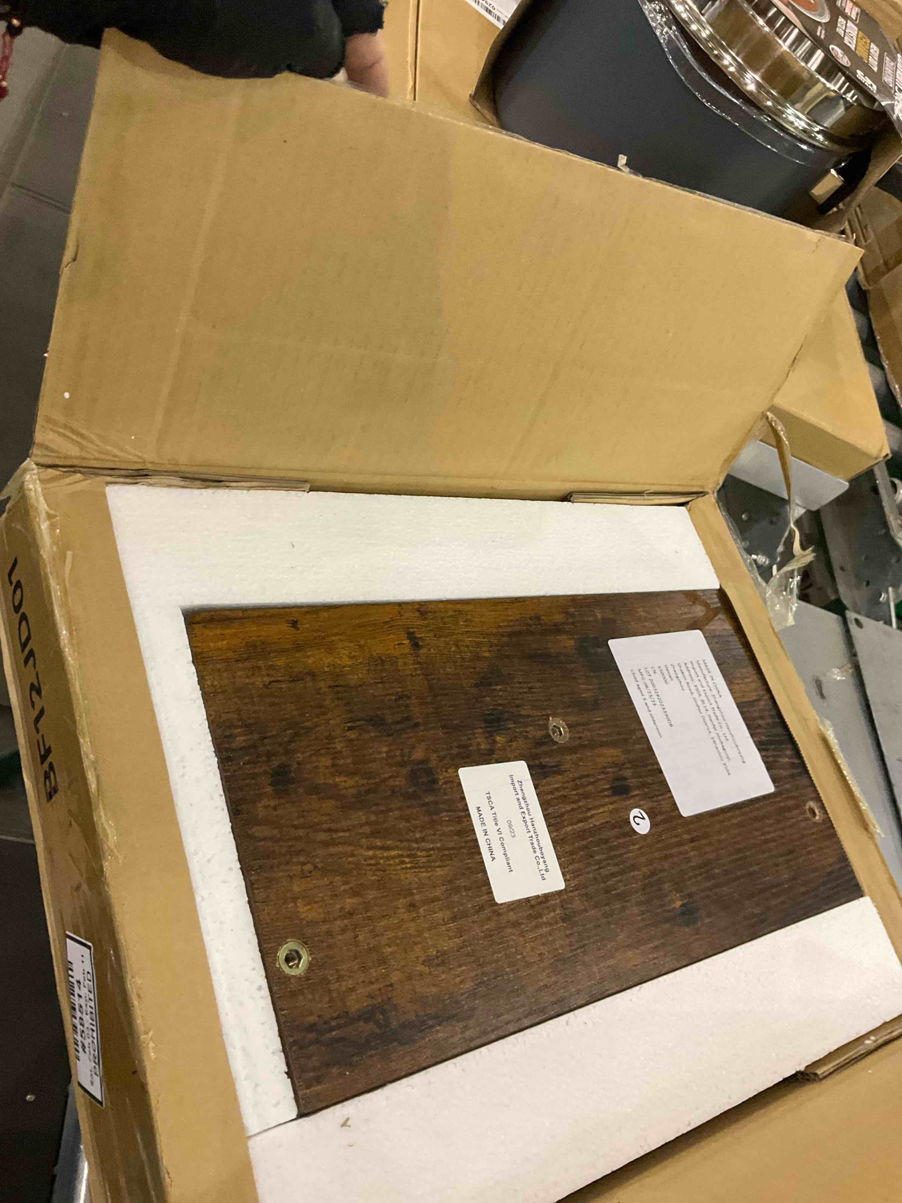 https://s3.amazonaws.com/lotting-images-prod/BargainHunt/EXS01095185_1708608674285.jpeg