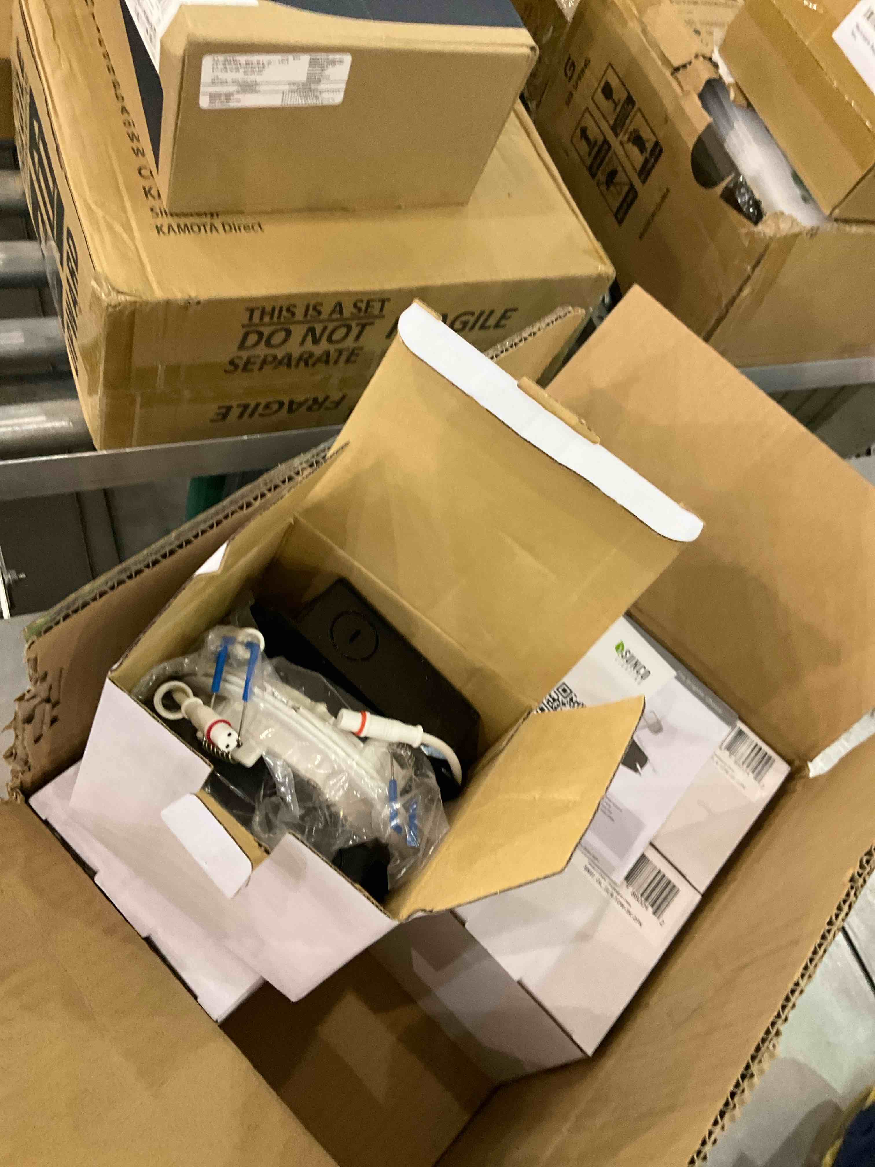 https://s3.amazonaws.com/lotting-images-prod/BargainHunt/EXS01095194_1708609994625.jpeg