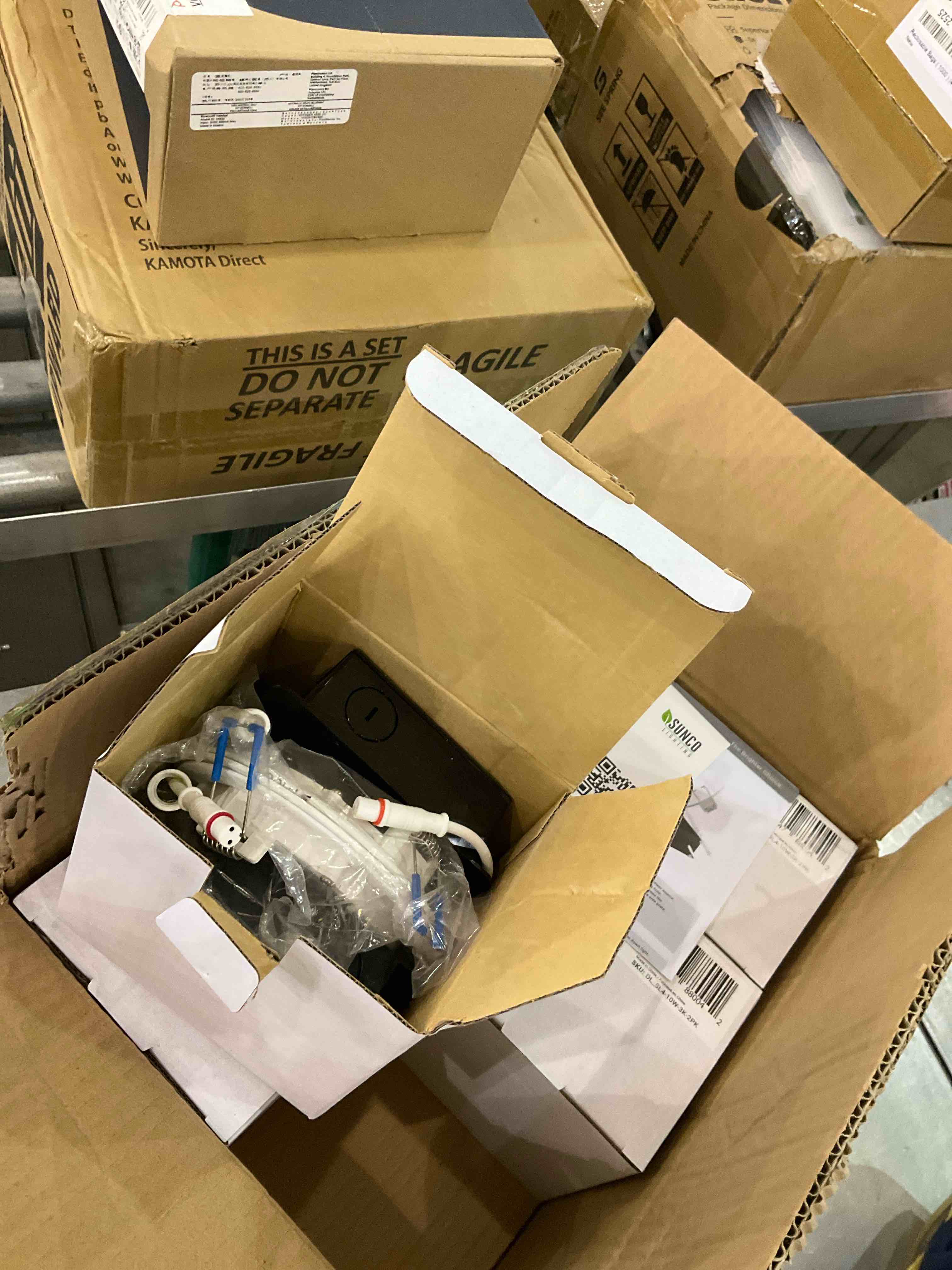 https://s3.amazonaws.com/lotting-images-prod/BargainHunt/EXS01095194_1708609995617.jpeg