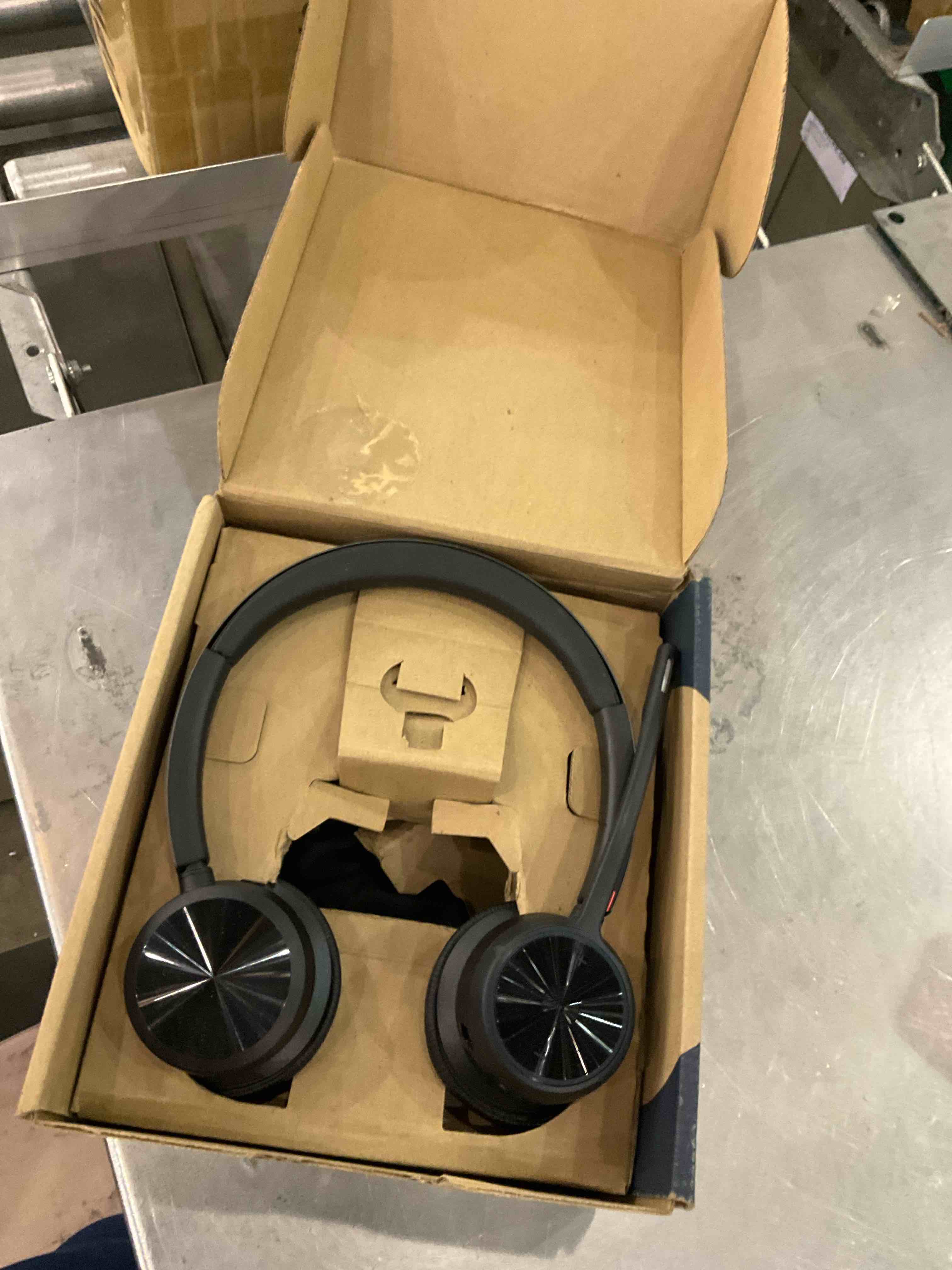 https://s3.amazonaws.com/lotting-images-prod/BargainHunt/EXS01095195_1708610093971.jpeg