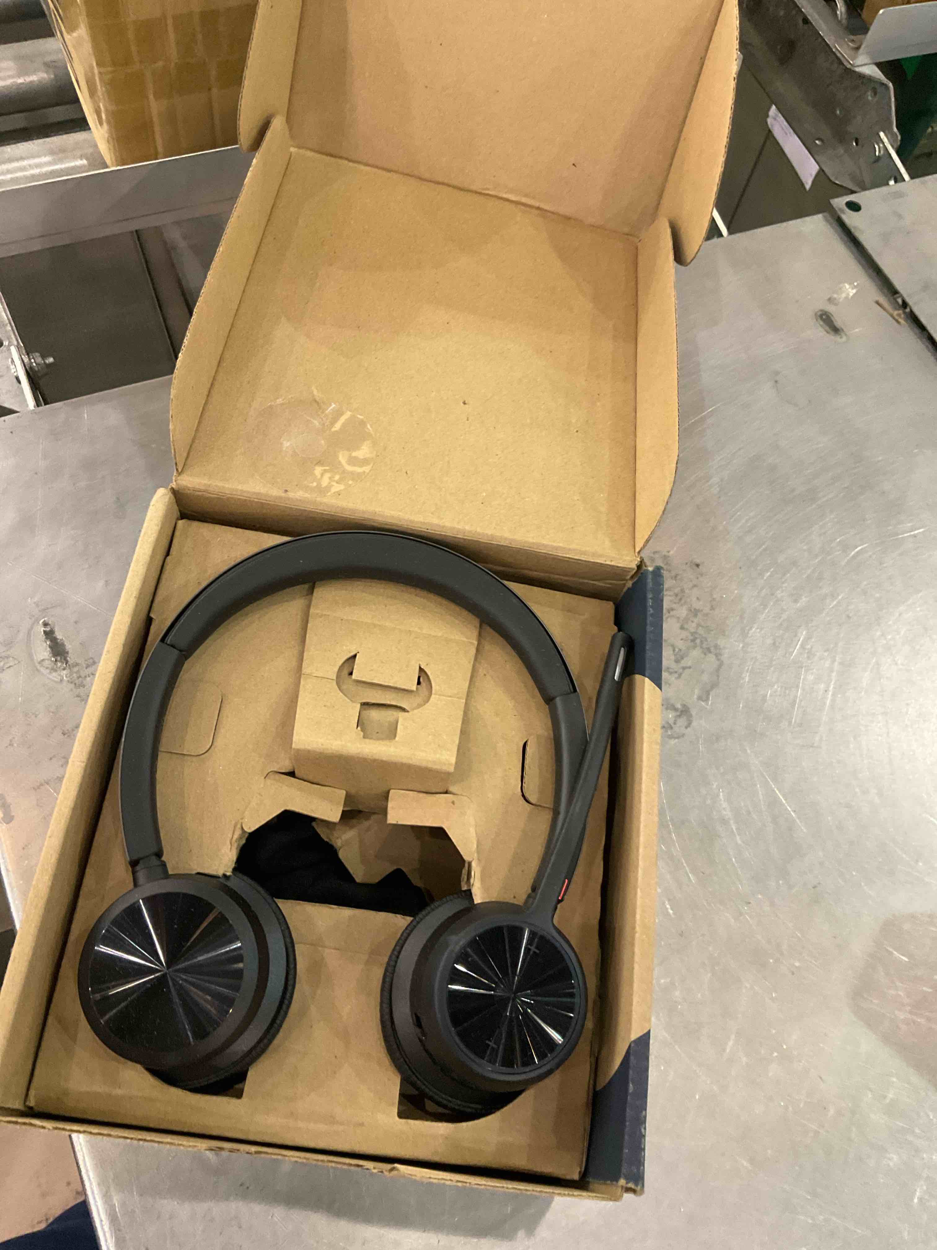 https://s3.amazonaws.com/lotting-images-prod/BargainHunt/EXS01095195_1708610095072.jpeg