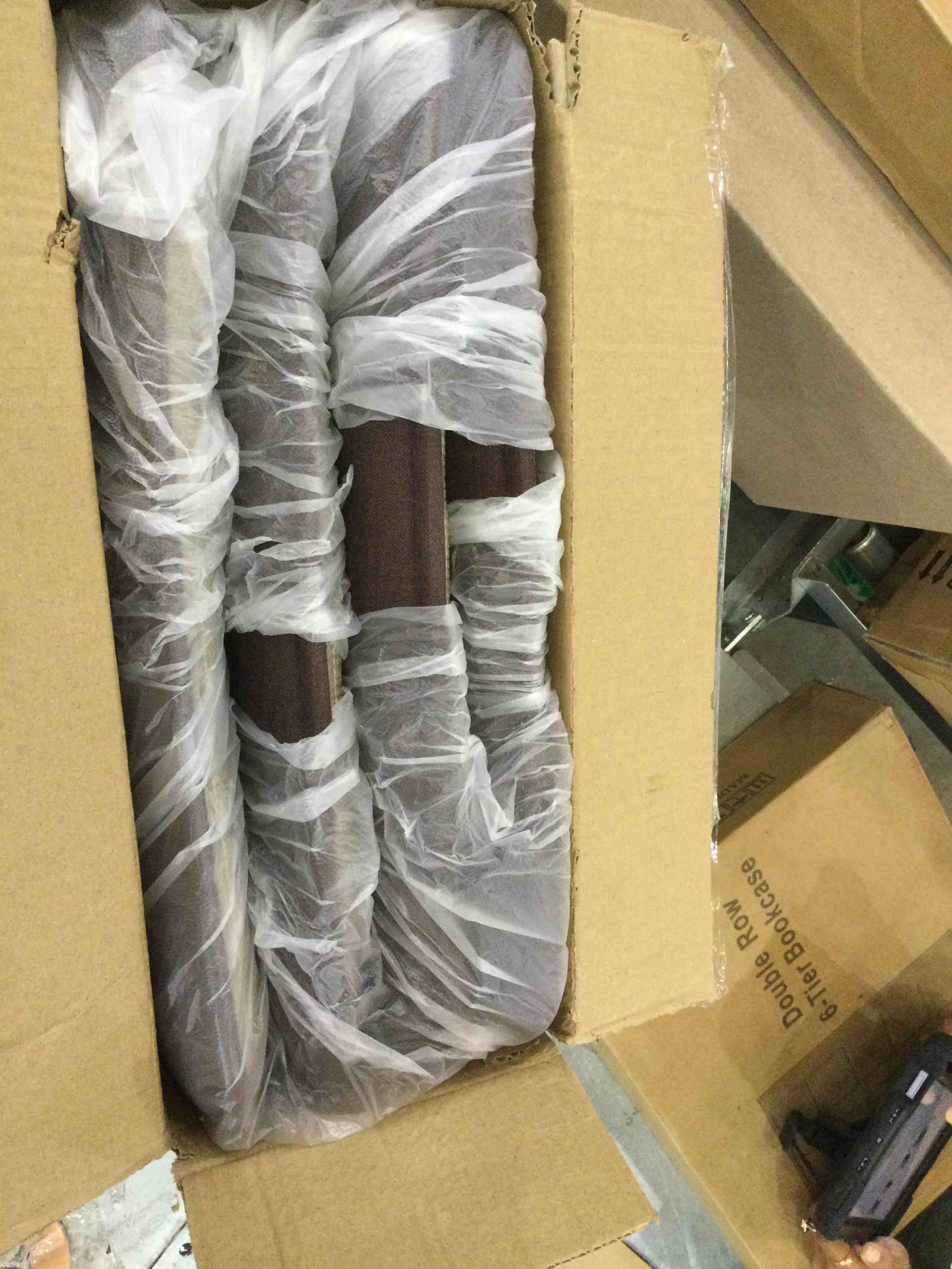 https://s3.amazonaws.com/lotting-images-prod/BargainHunt/EXS01095467_1708969893391.jpeg