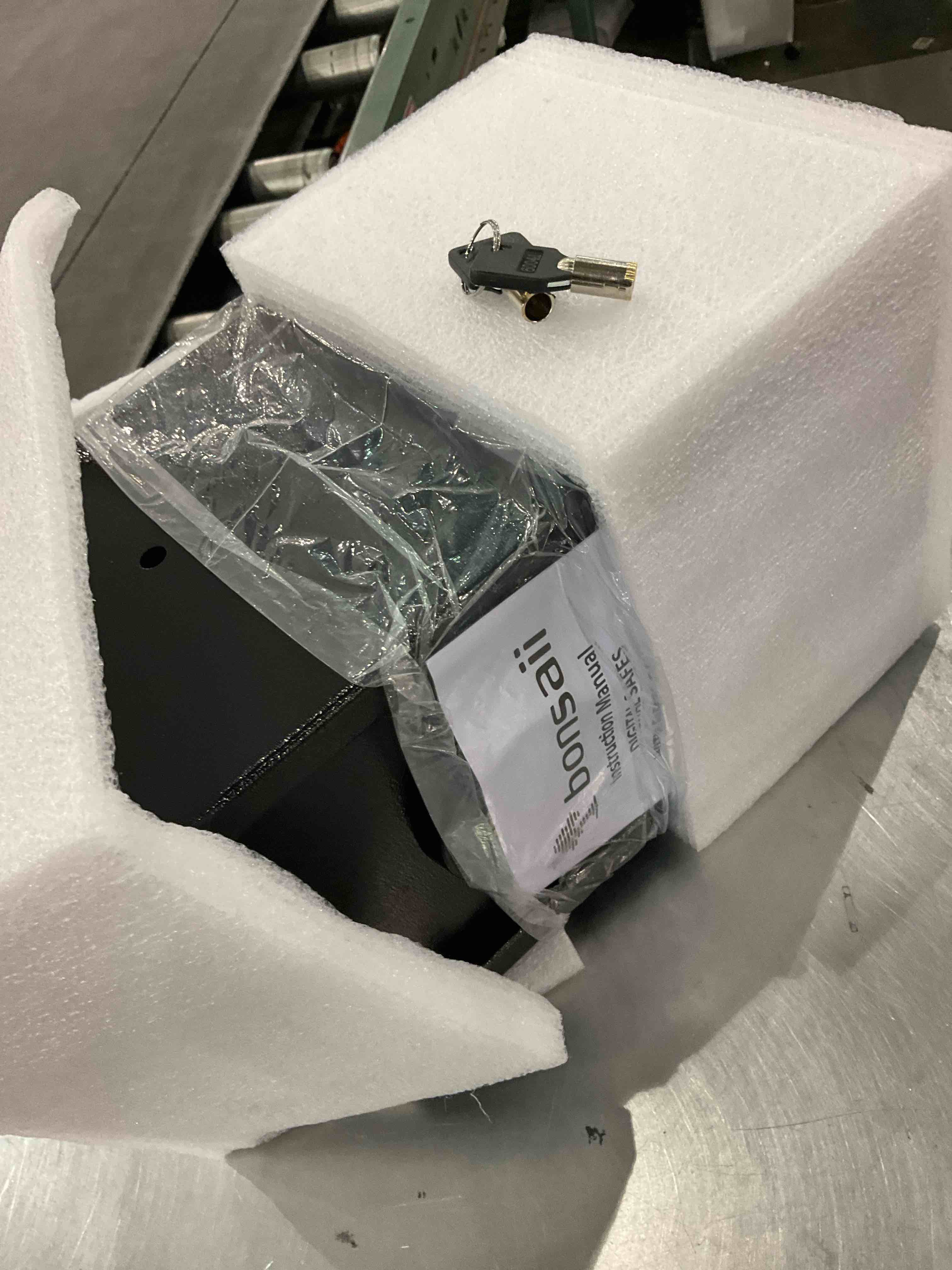 https://s3.amazonaws.com/lotting-images-prod/BargainHunt/EXS01095503_1708434235247.jpeg