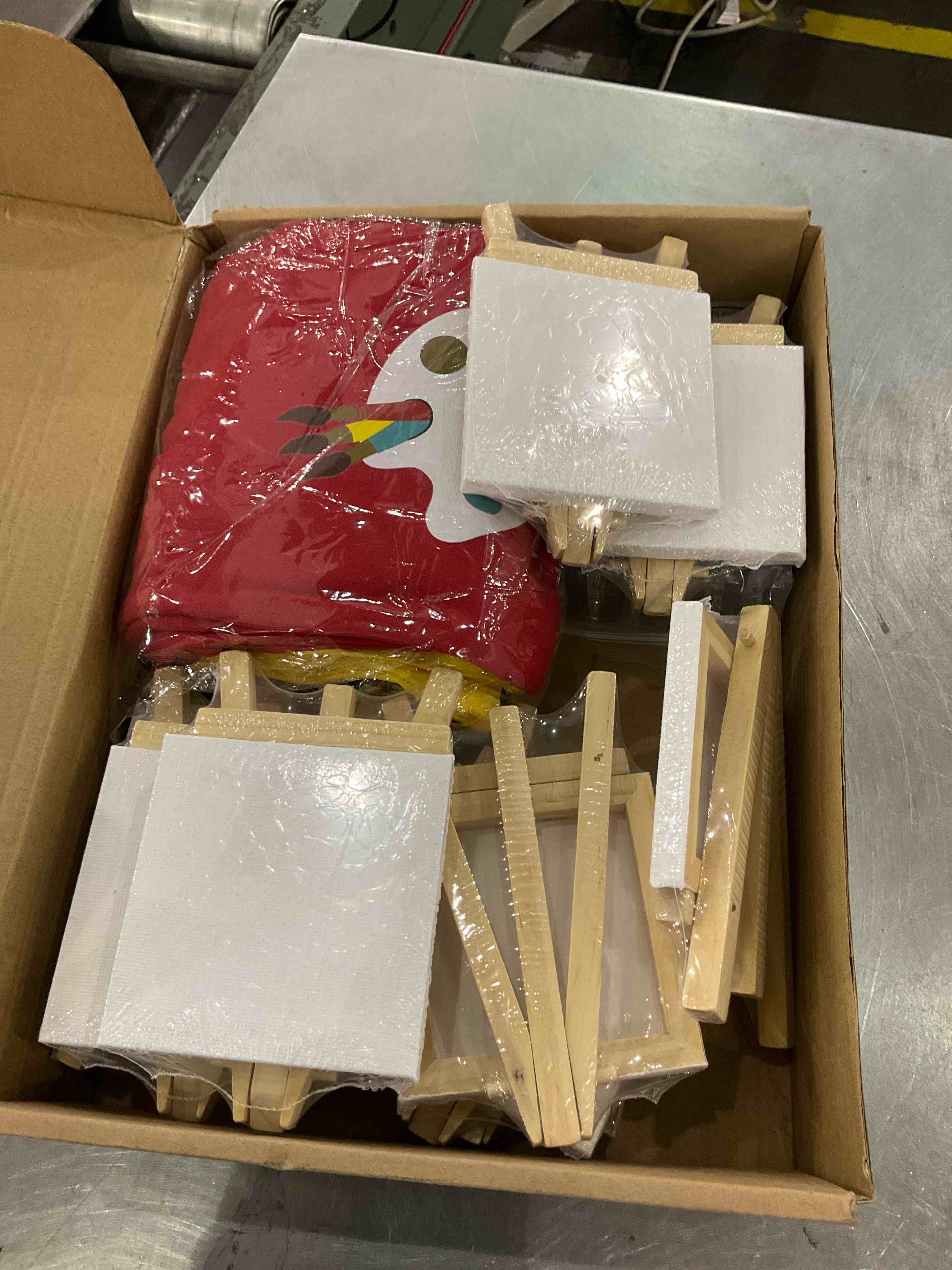 https://s3.amazonaws.com/lotting-images-prod/BargainHunt/EXS01095509_1708435427905.jpeg