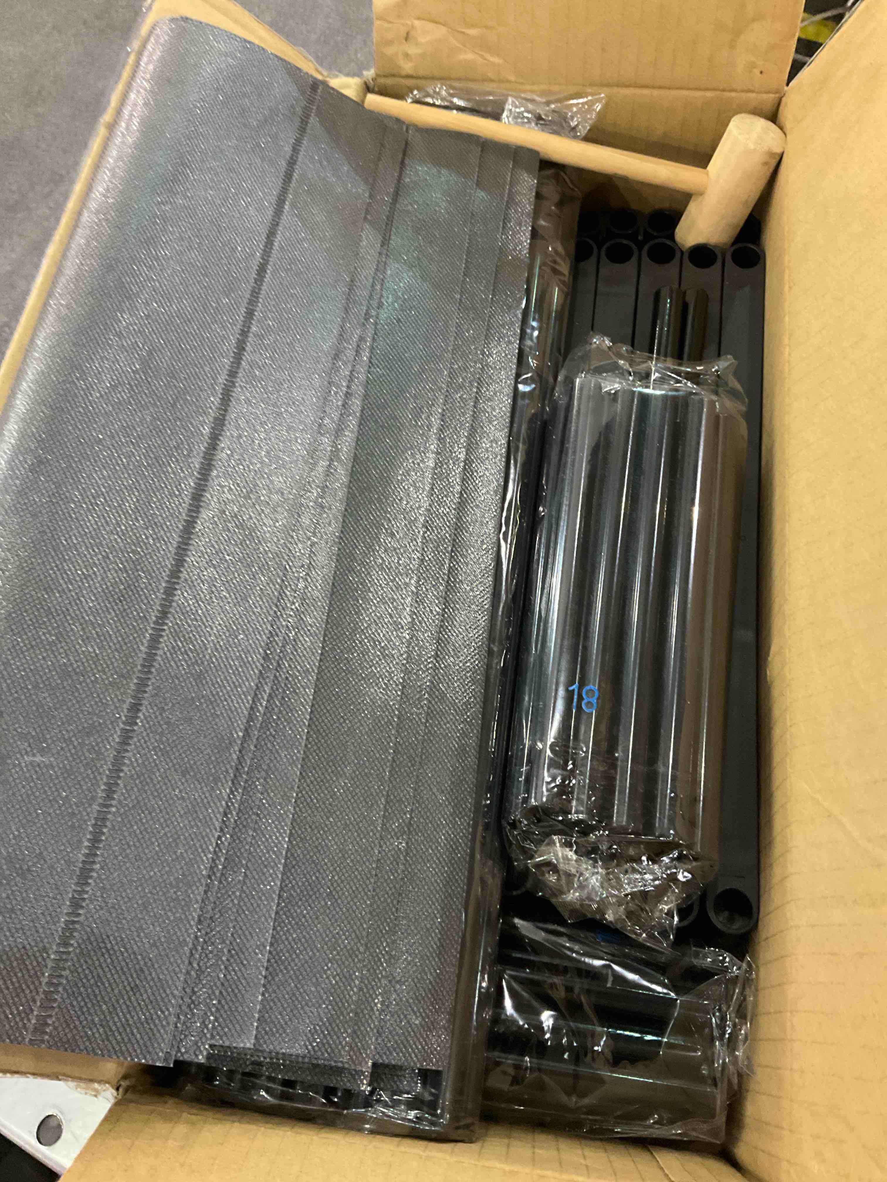 https://s3.amazonaws.com/lotting-images-prod/BargainHunt/EXS01095513_1708434809530.jpeg