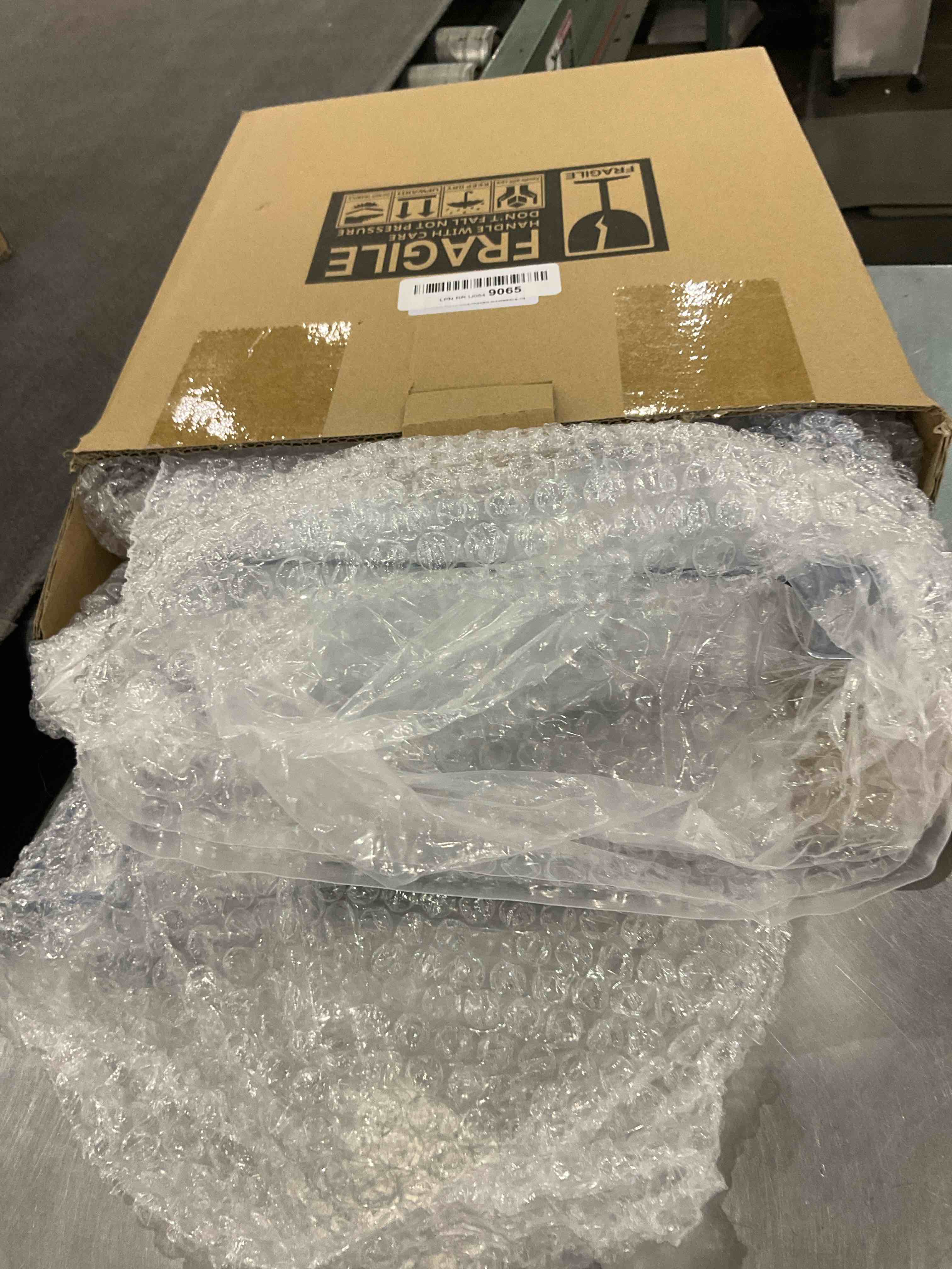 https://s3.amazonaws.com/lotting-images-prod/BargainHunt/EXS01095518_1708436192685.jpeg