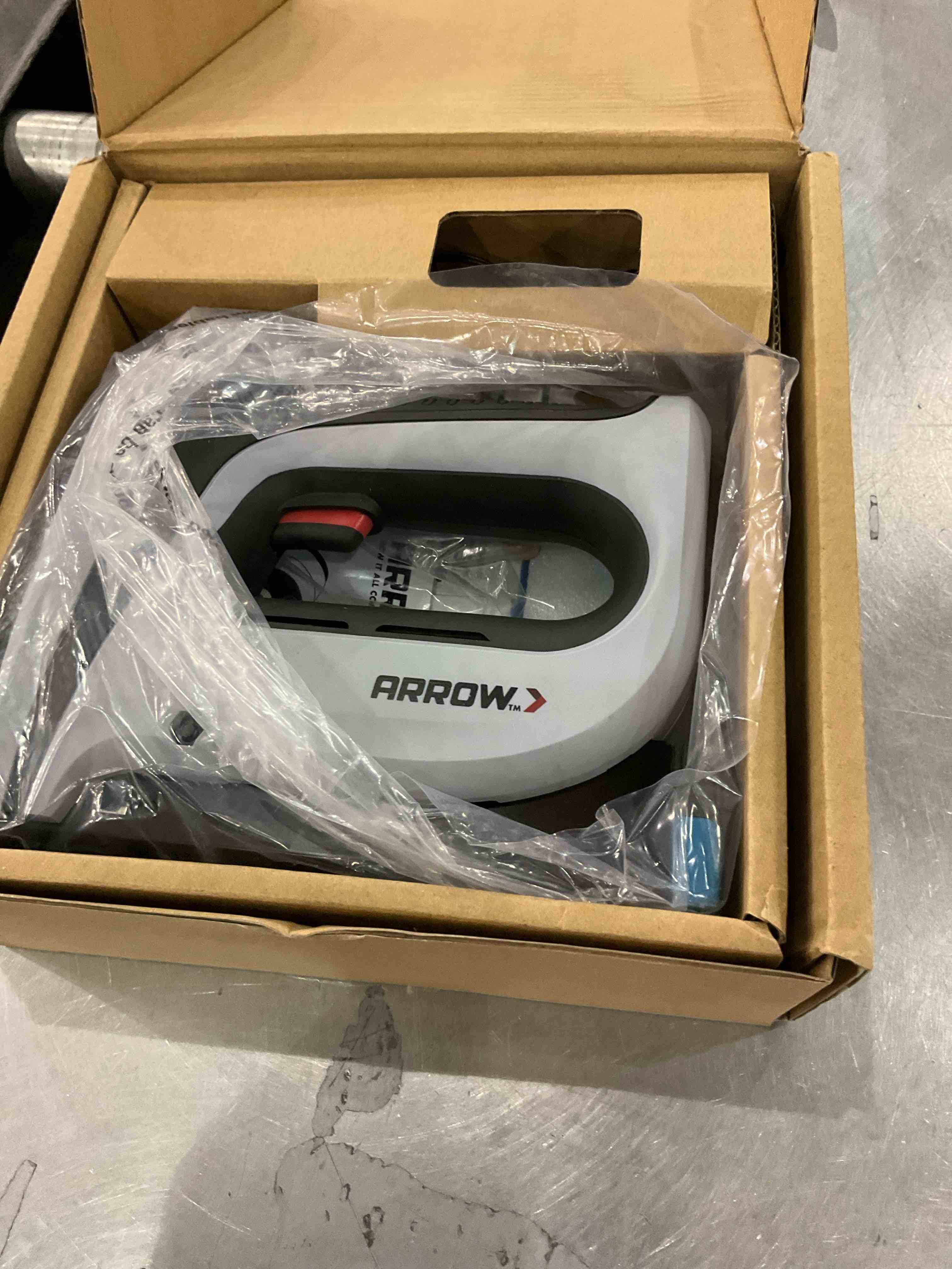 https://s3.amazonaws.com/lotting-images-prod/BargainHunt/EXS01095846_1708630090119.jpeg