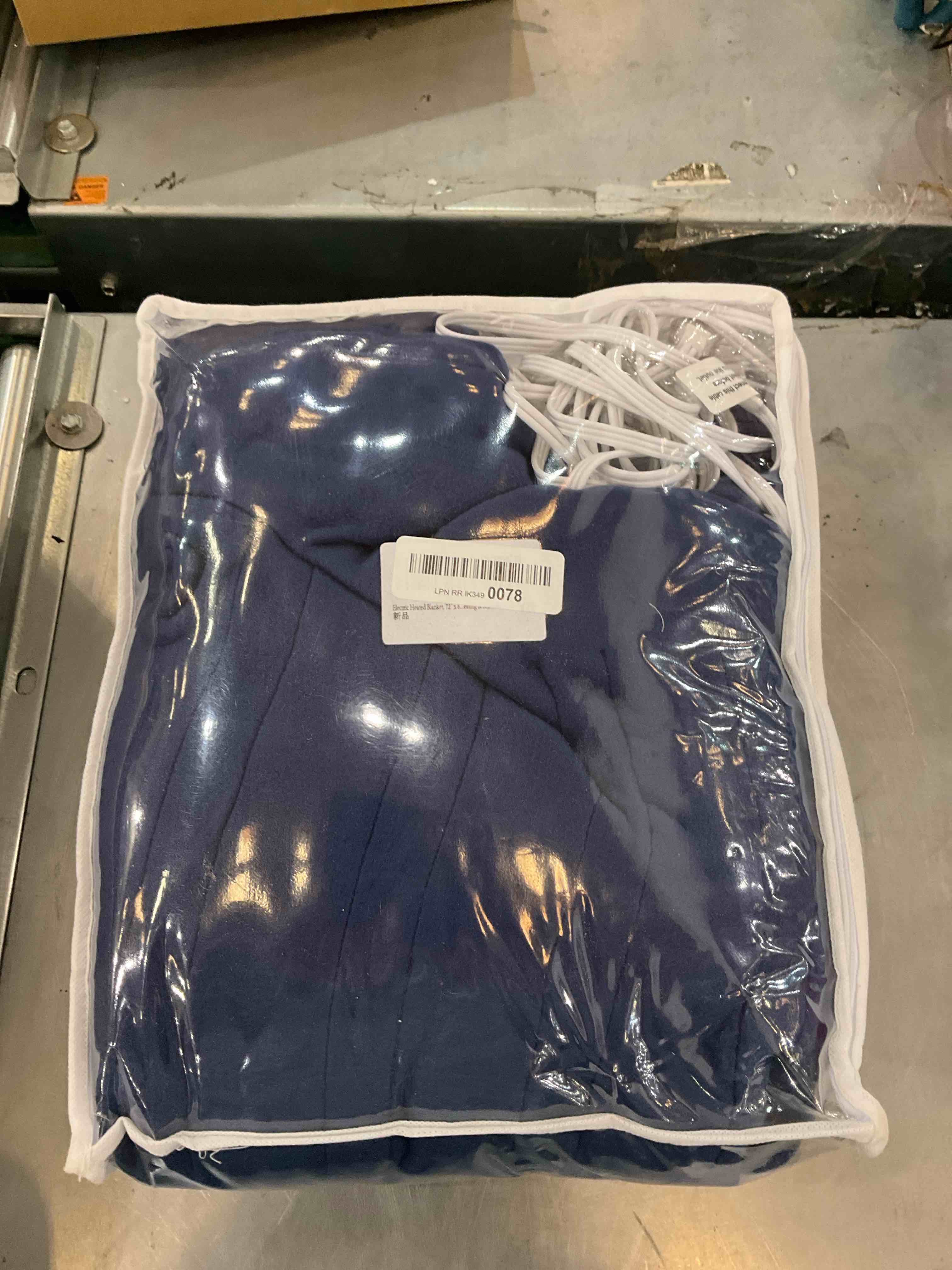 https://s3.amazonaws.com/lotting-images-prod/BargainHunt/EXS01096172_1708020205380.jpeg