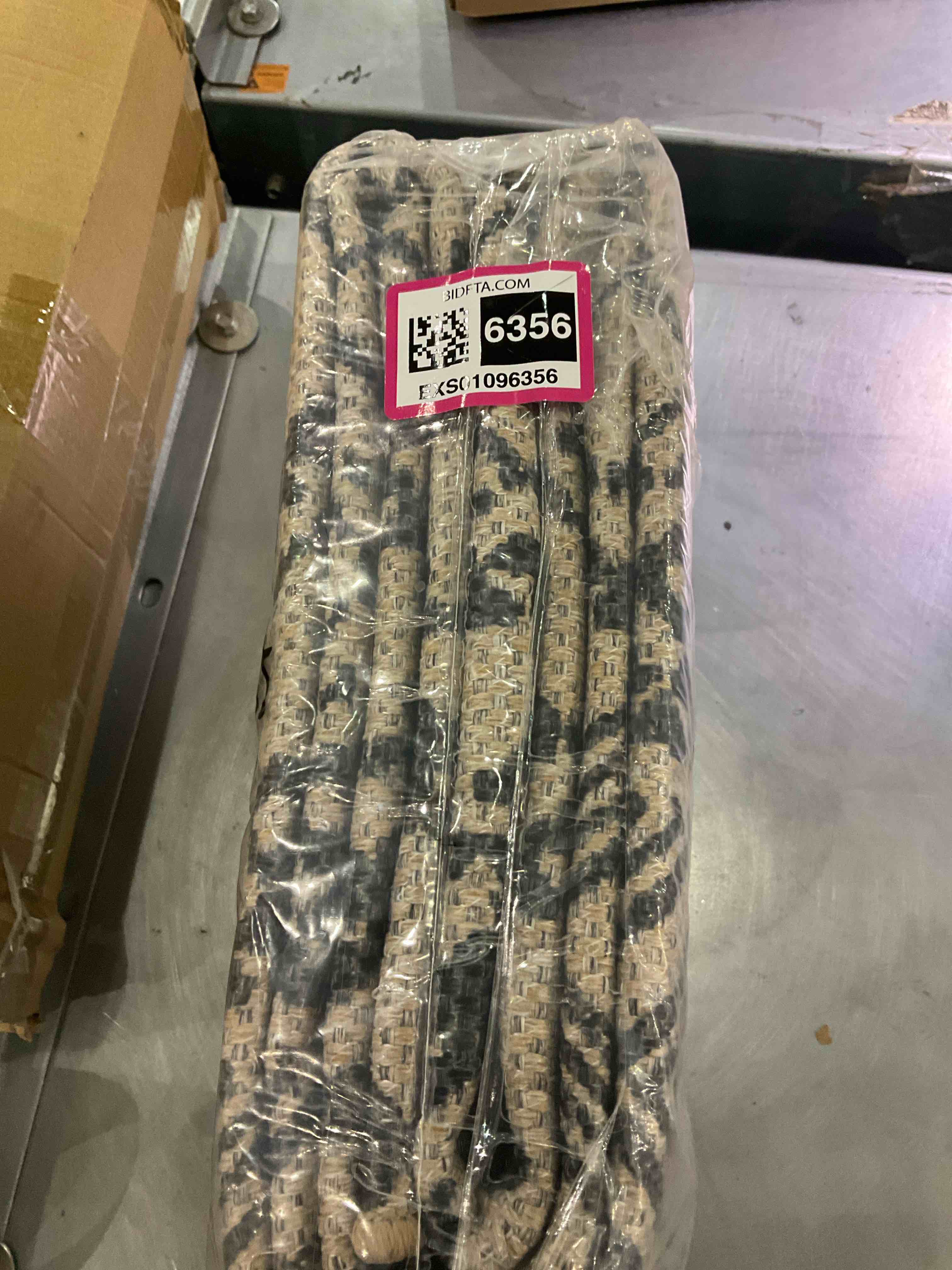 https://s3.amazonaws.com/lotting-images-prod/BargainHunt/EXS01096356_1708347777432.jpeg