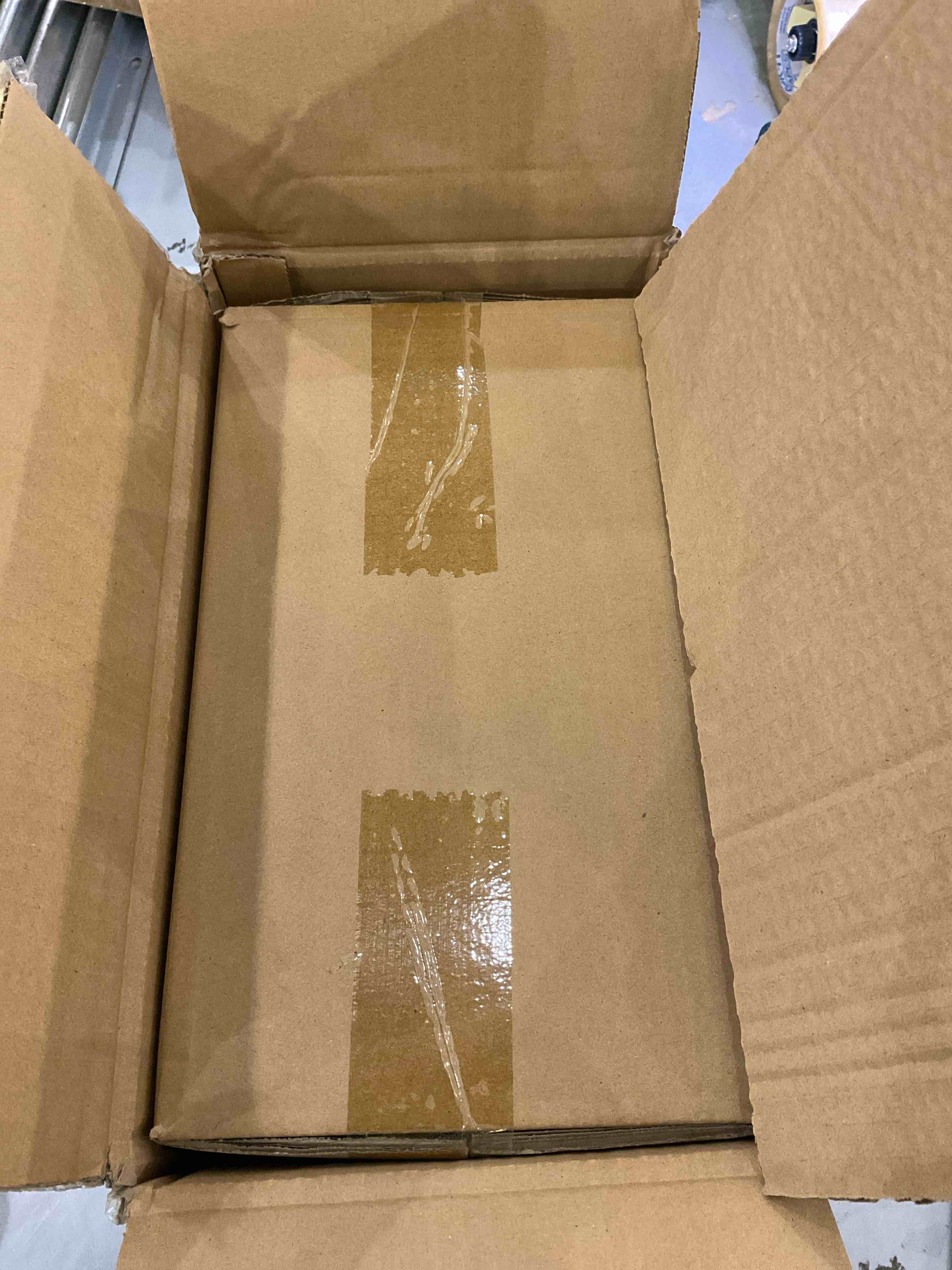 https://s3.amazonaws.com/lotting-images-prod/BargainHunt/EXS01096418_1708356358876.jpeg