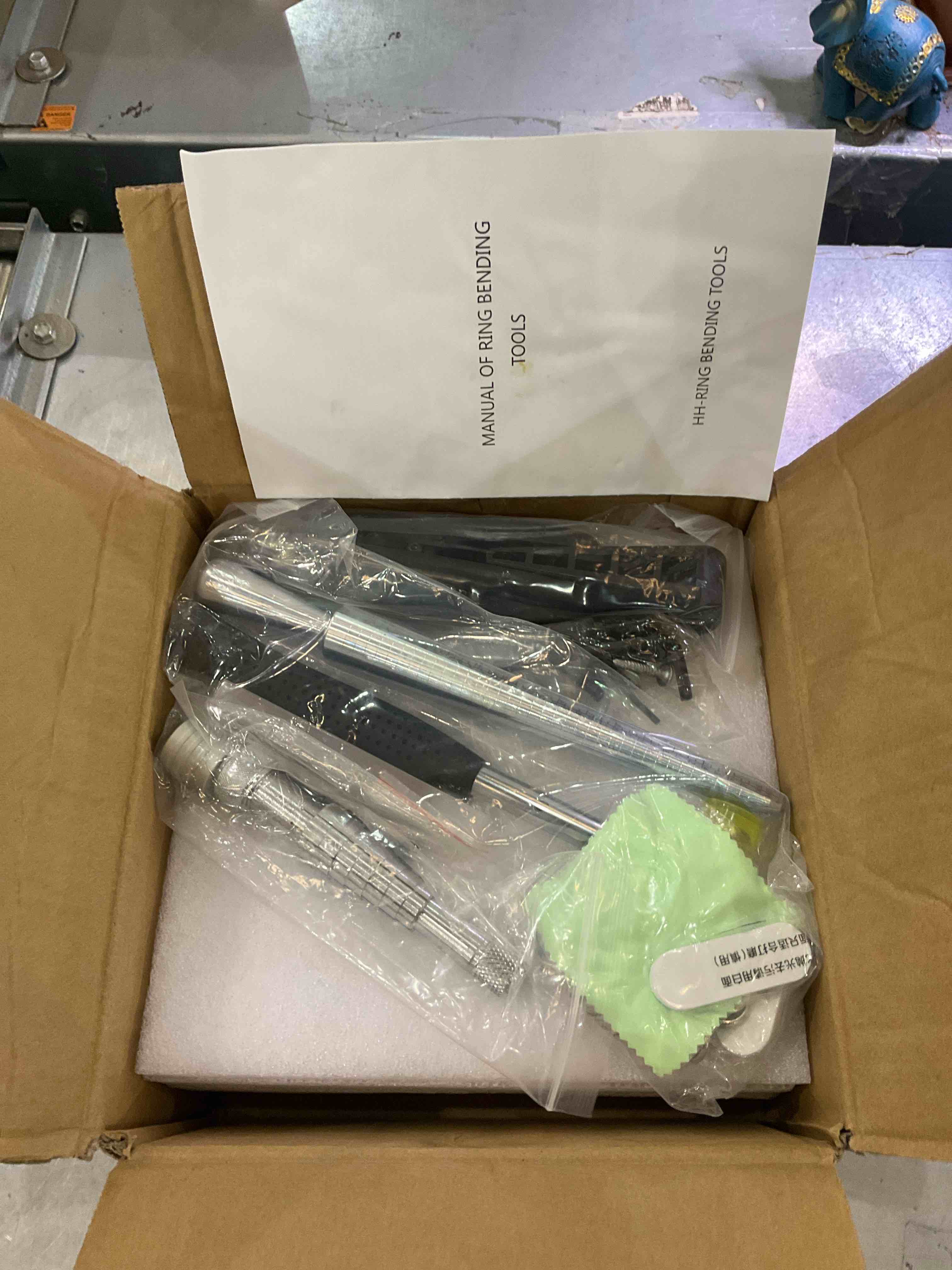https://s3.amazonaws.com/lotting-images-prod/BargainHunt/EXS01096466_1708360362072.jpeg