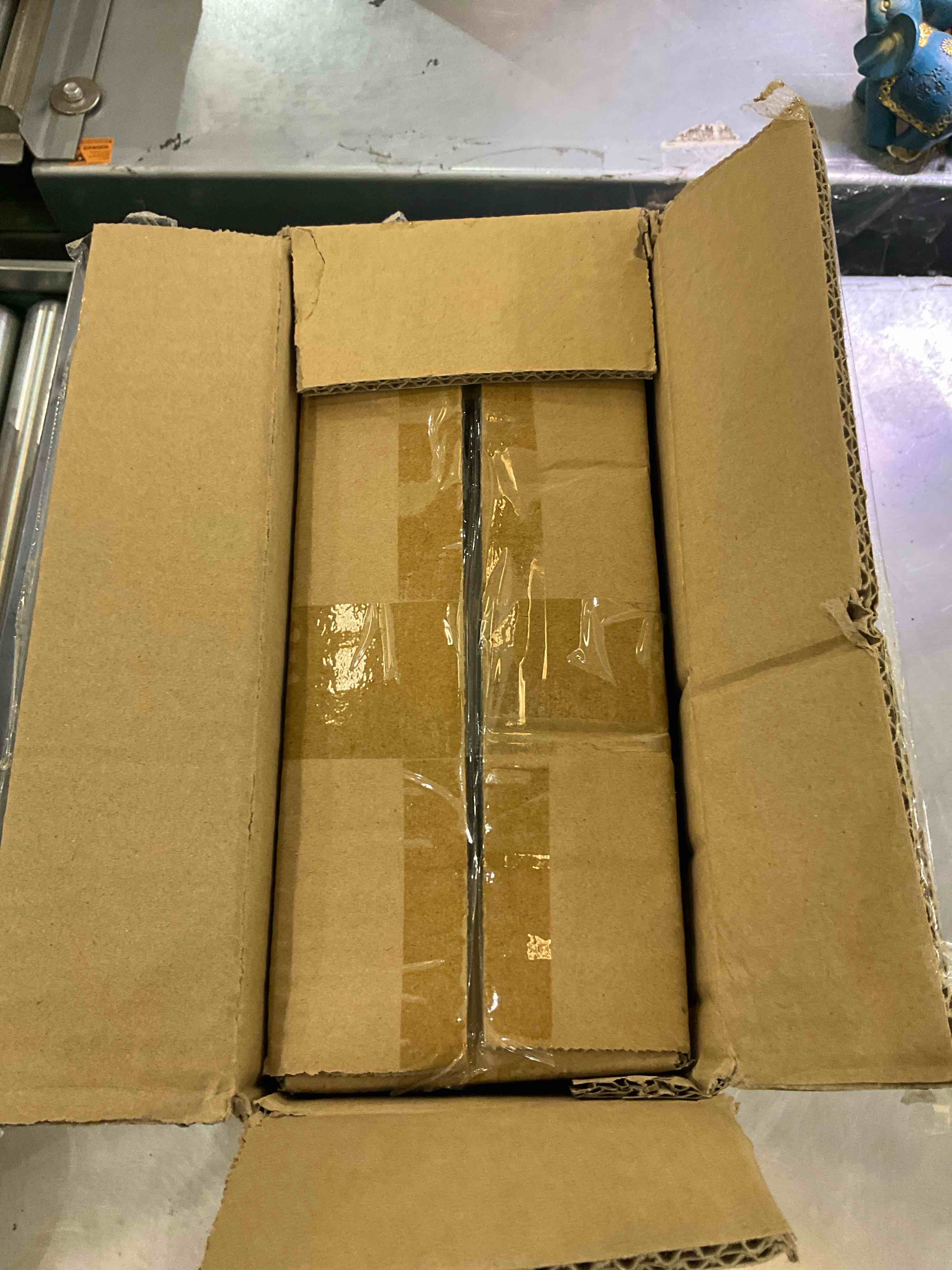 https://s3.amazonaws.com/lotting-images-prod/BargainHunt/EXS01096467_1708360426923.jpeg