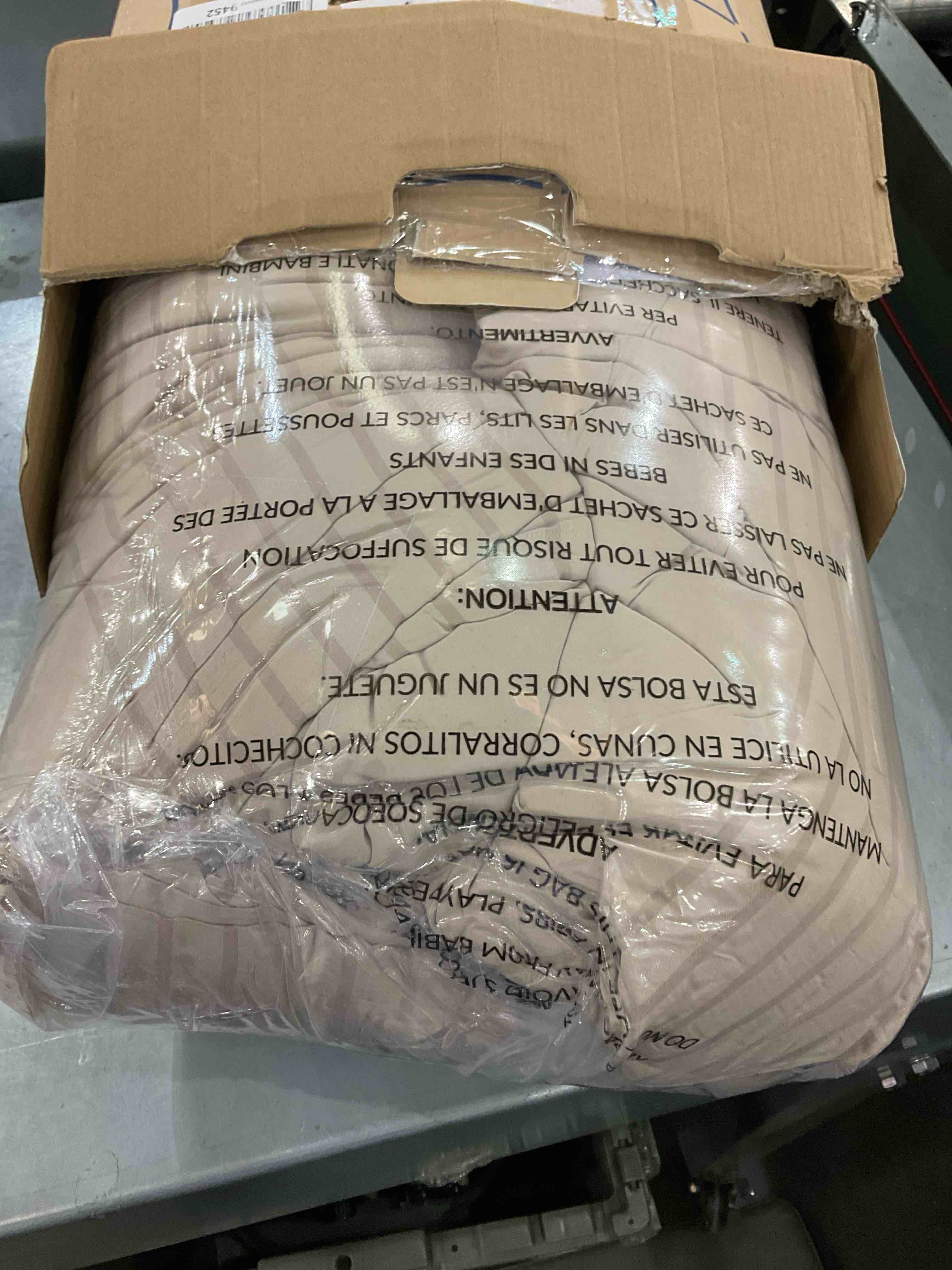 https://s3.amazonaws.com/lotting-images-prod/BargainHunt/EXS01096512_1708614930427.jpeg