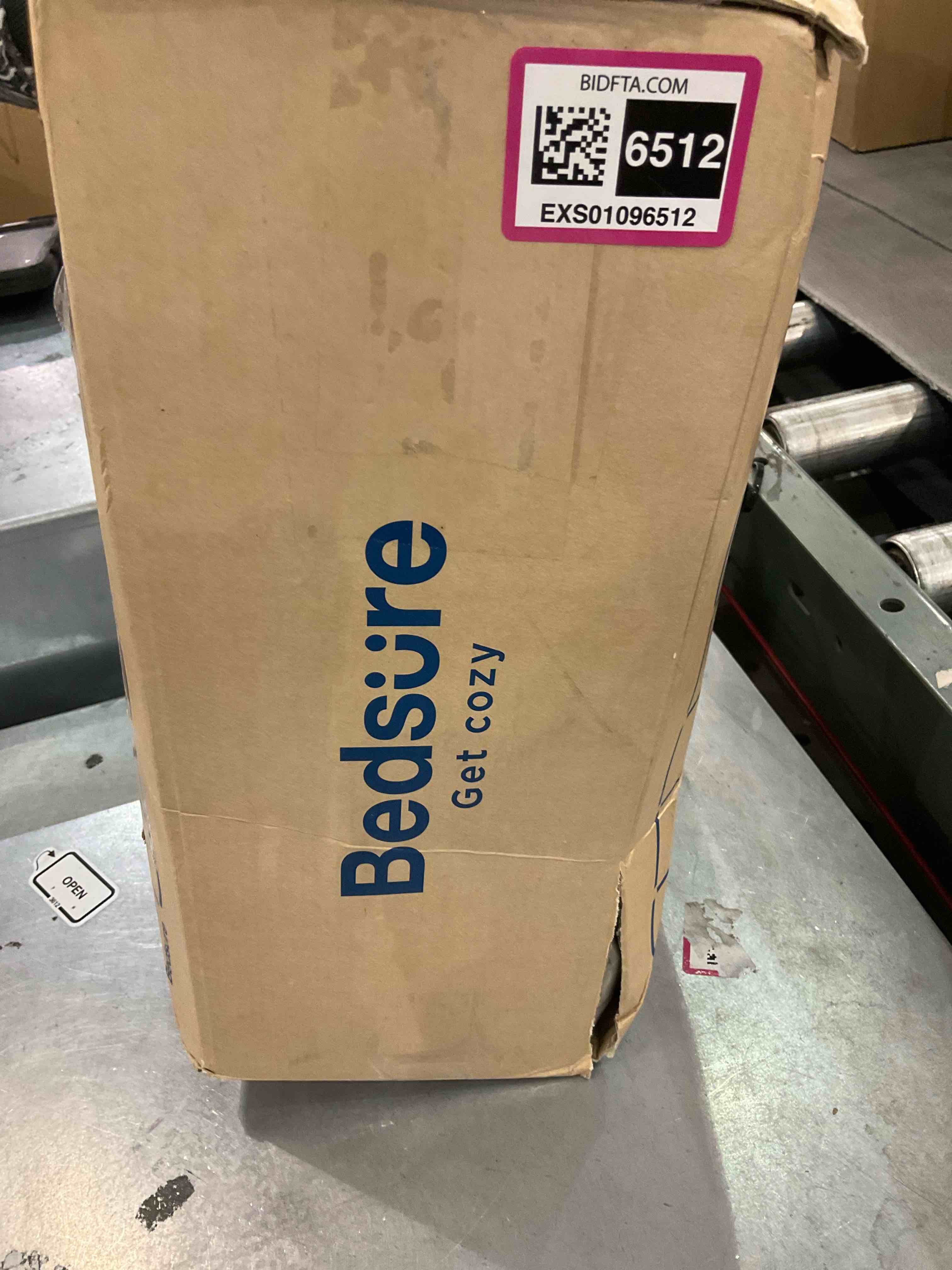 https://s3.amazonaws.com/lotting-images-prod/BargainHunt/EXS01096512_1708614978989.jpeg