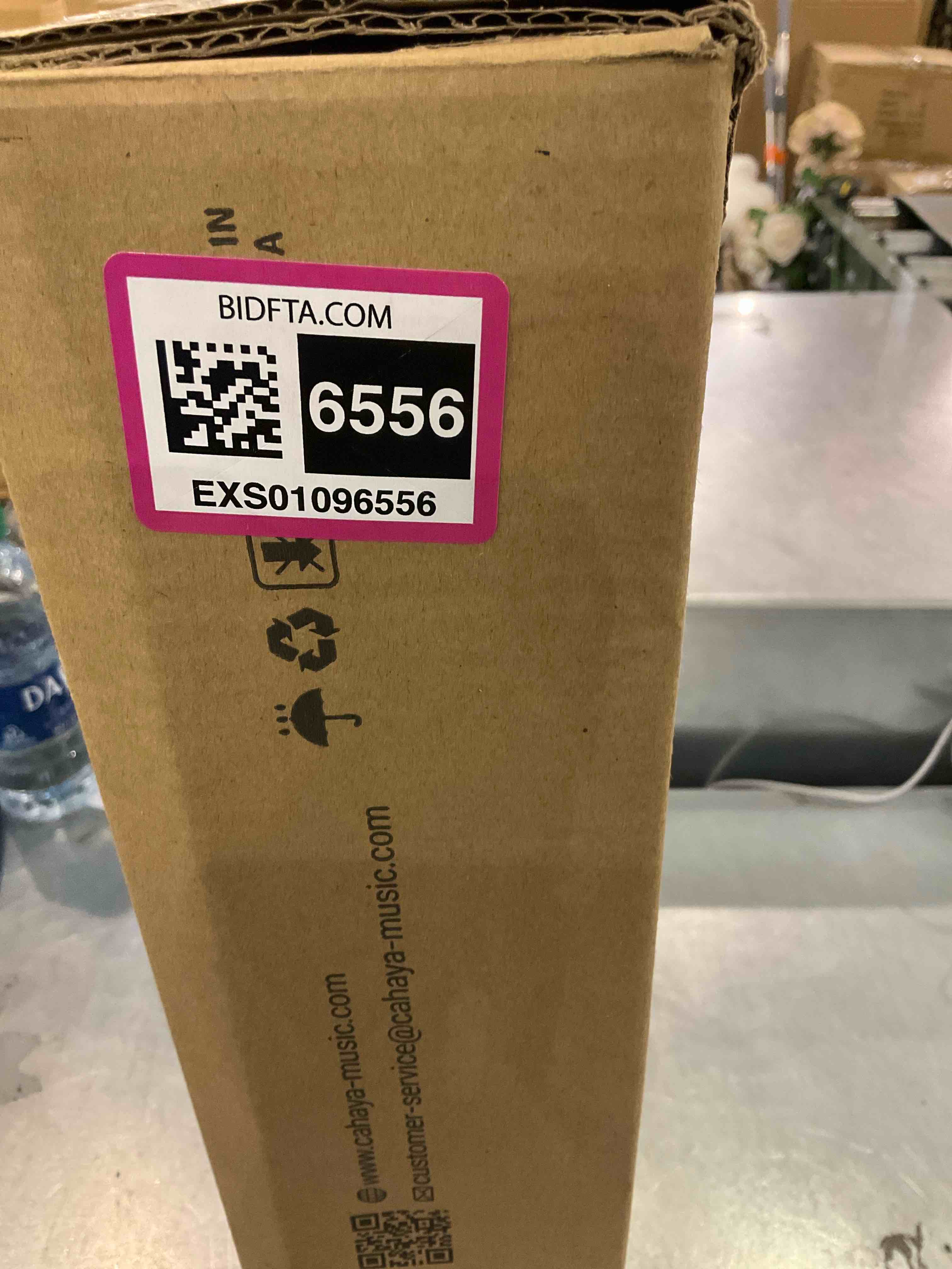 https://s3.amazonaws.com/lotting-images-prod/BargainHunt/EXS01096556_1708620804285.jpeg