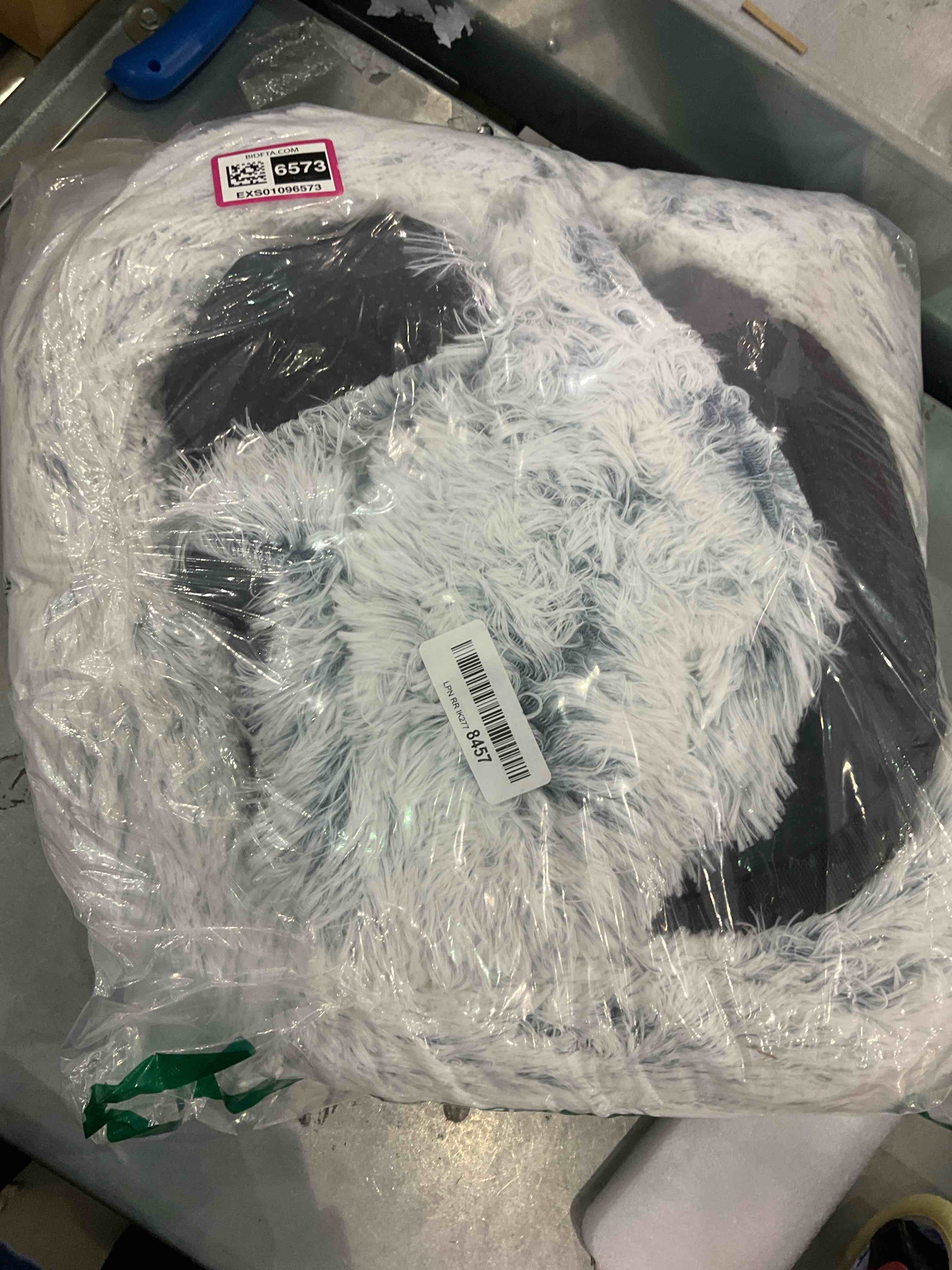 Bed, Fluffy Faux Fur Plush Cushion Bed